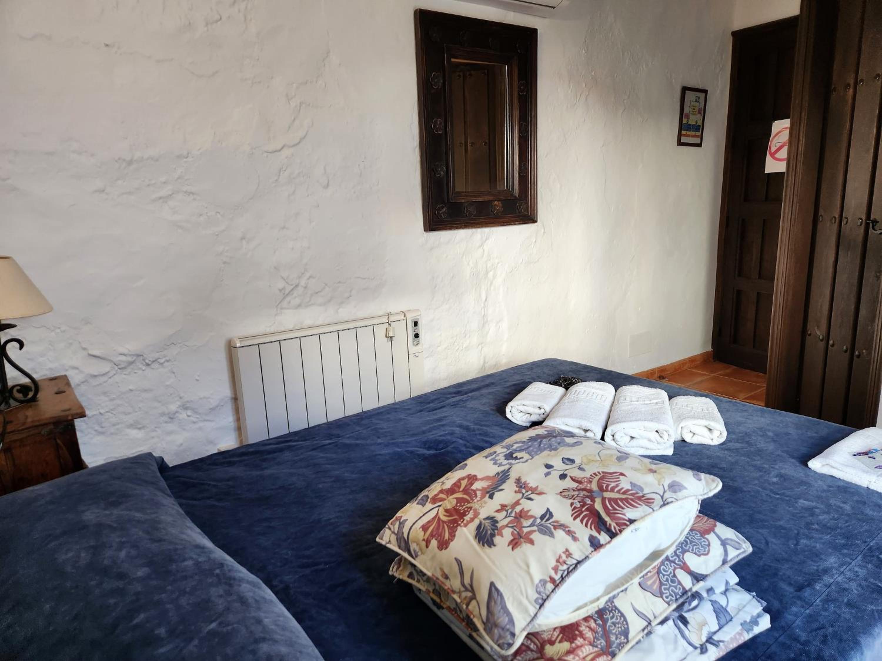 Standard Double Room - Photo 2