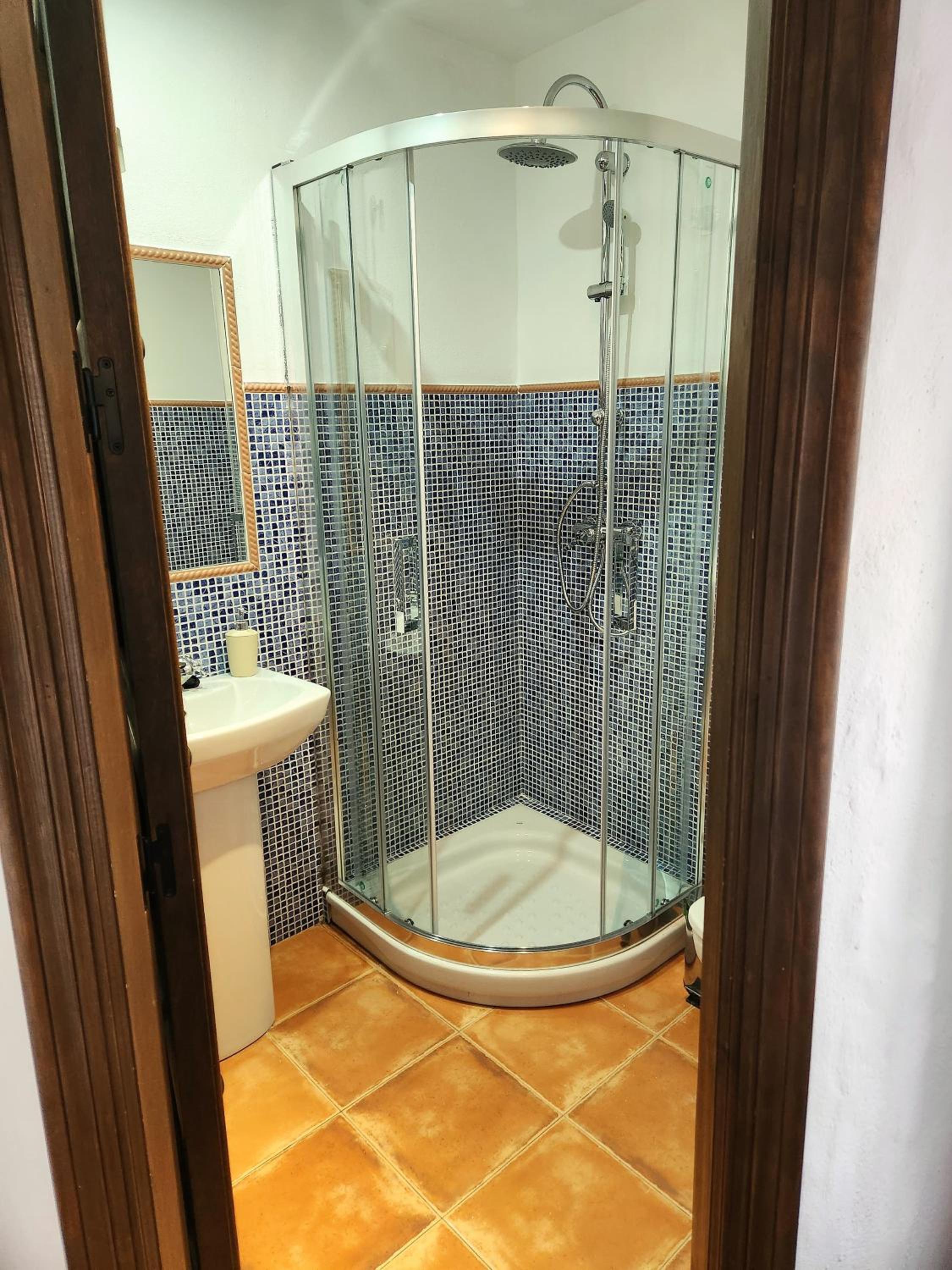 Standard Double Room - Photo 3