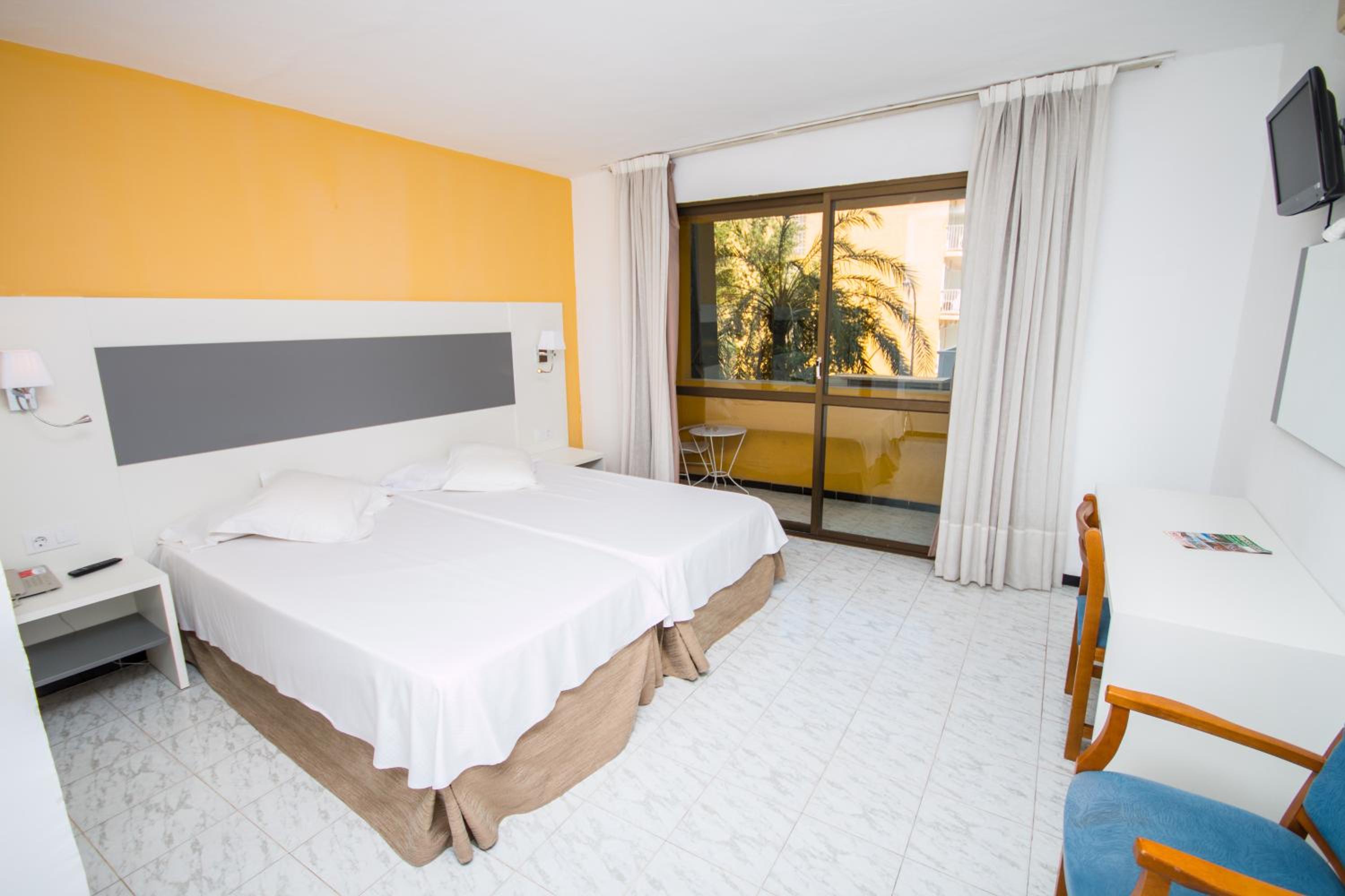 Twin Room - Photo 1