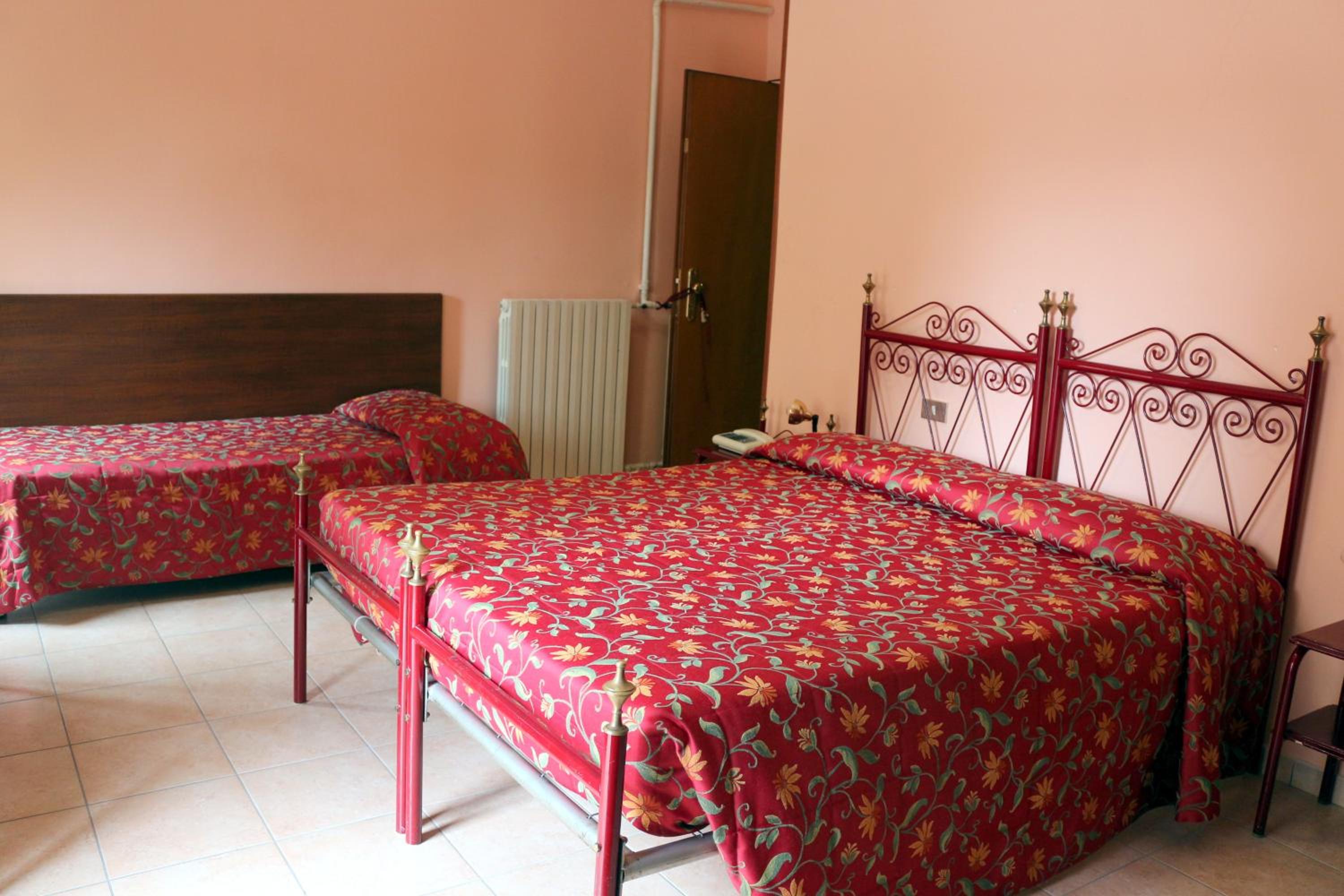 Standard Triple Room - Photo 12