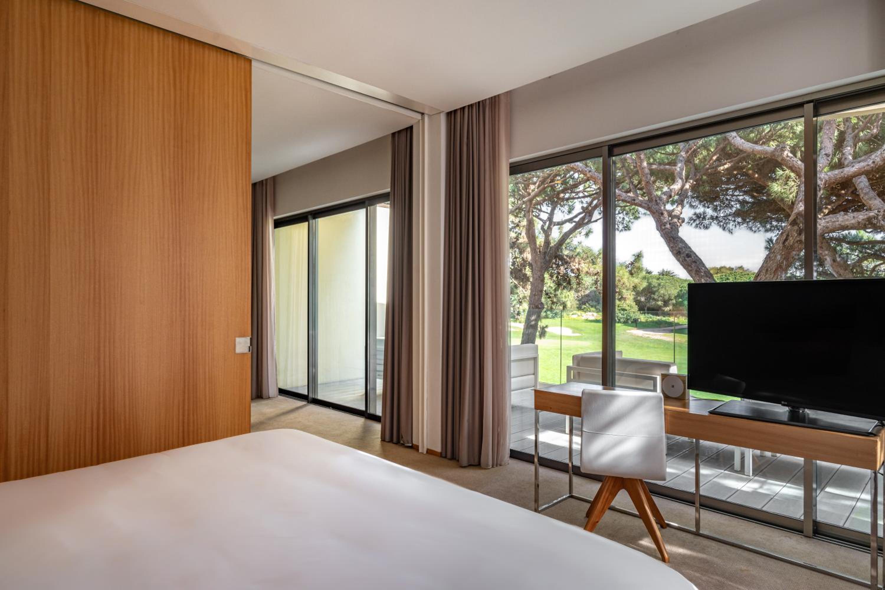 Suite  - Photo 5