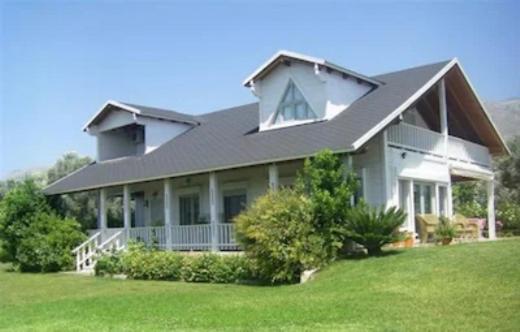Four-Bedroom House photo 2