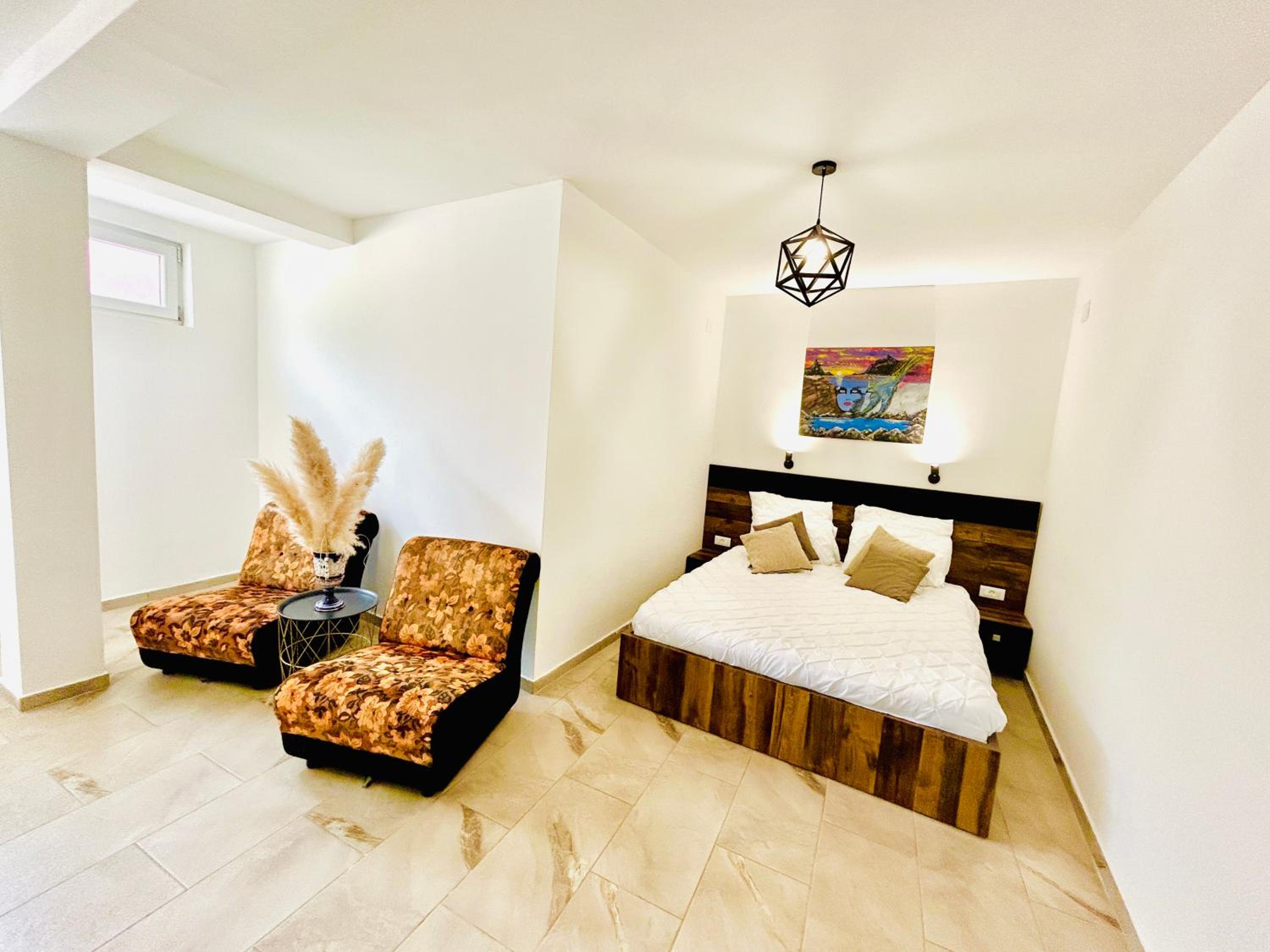 Deluxe Family Room - Photo 8