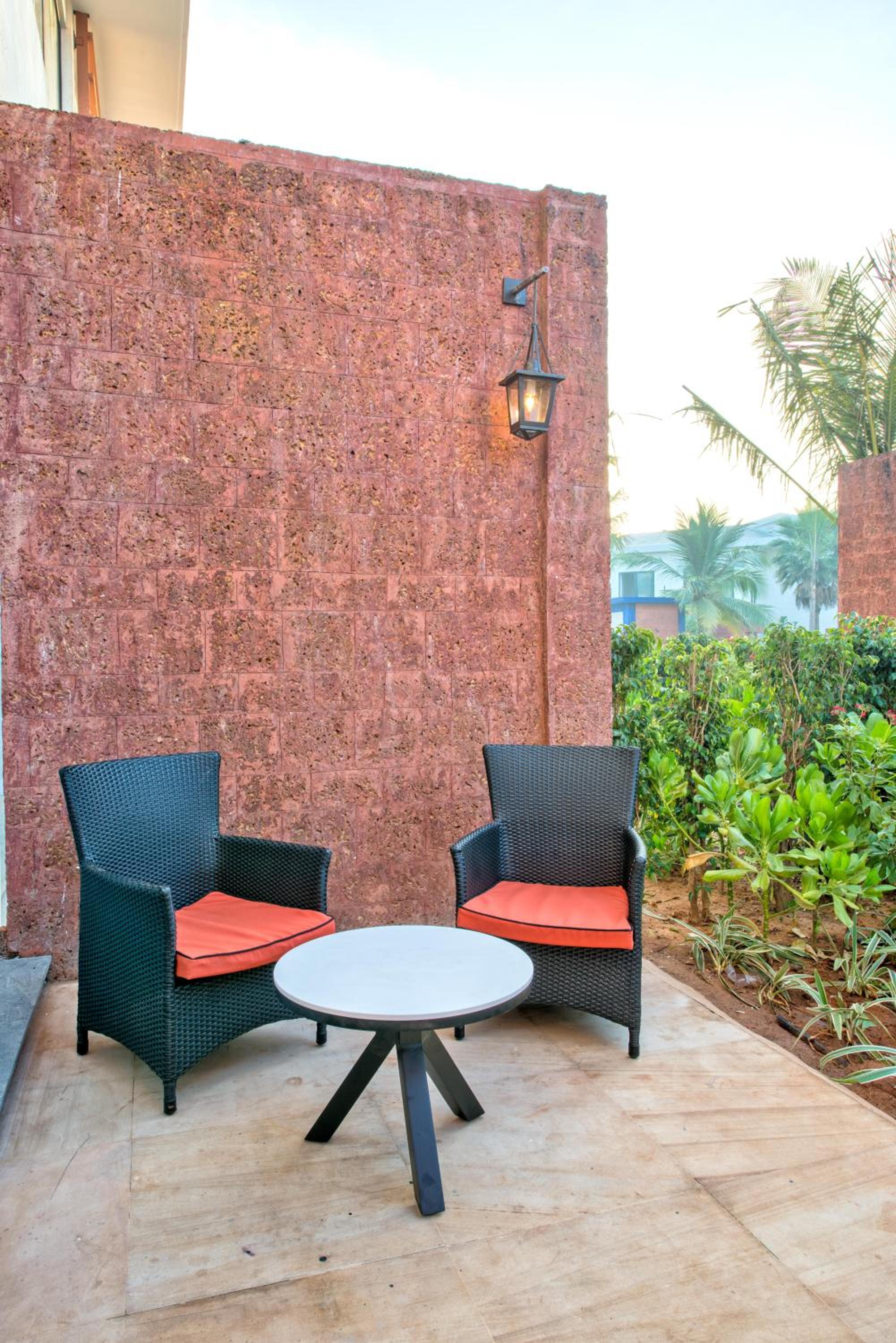 Deluxe Patio Room King Bed - 20% discount on Spa & Laundry - Photo 5