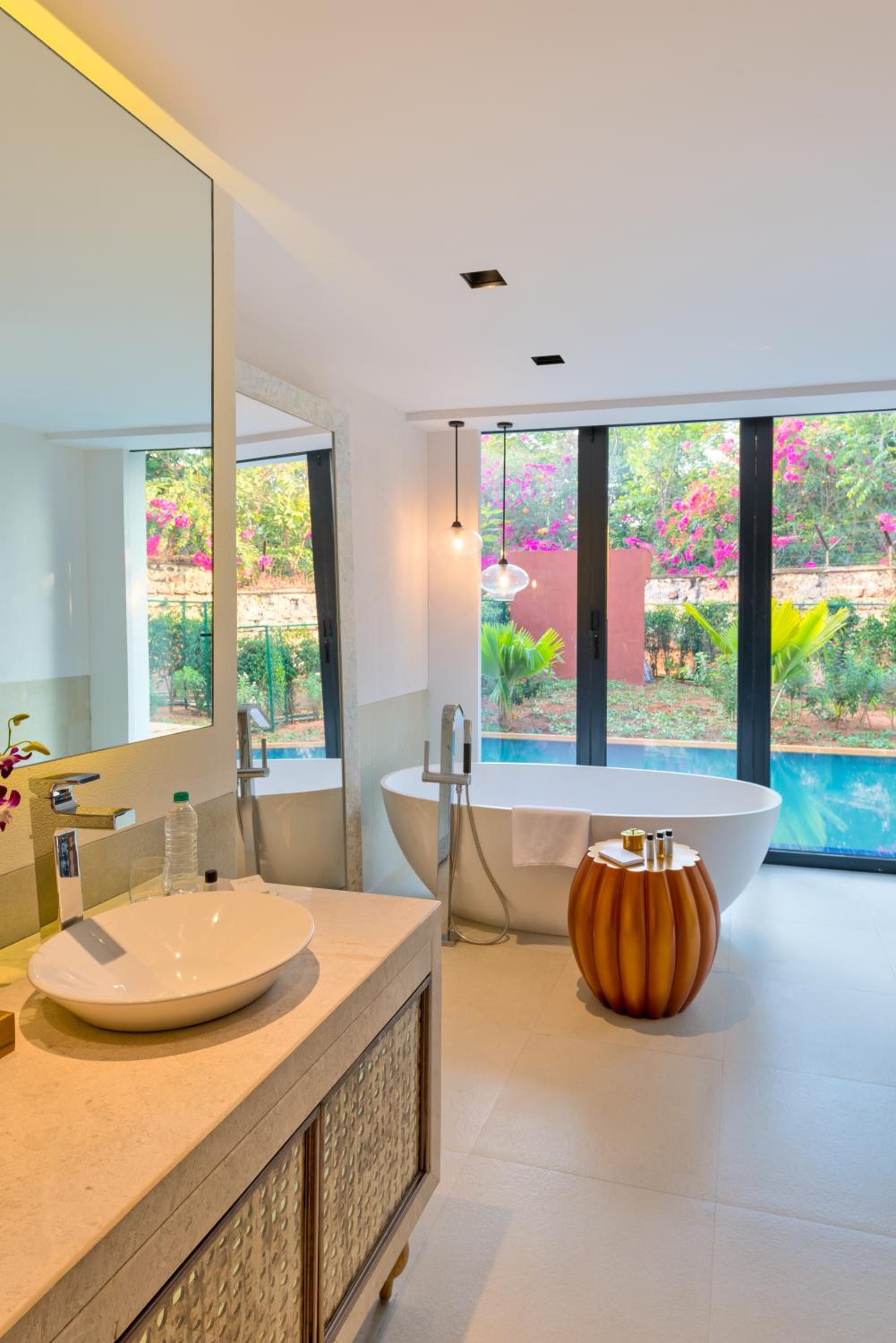 Deluxe Pool Villa with Private Pool - 20% discount on Spa & Laundry, Butler Service and All day breakfast (7 am to 7 pm) at La Concha - Photo 5
