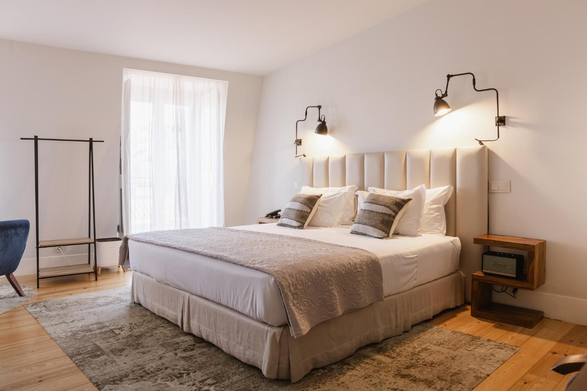Deluxe King Room - Photo 5