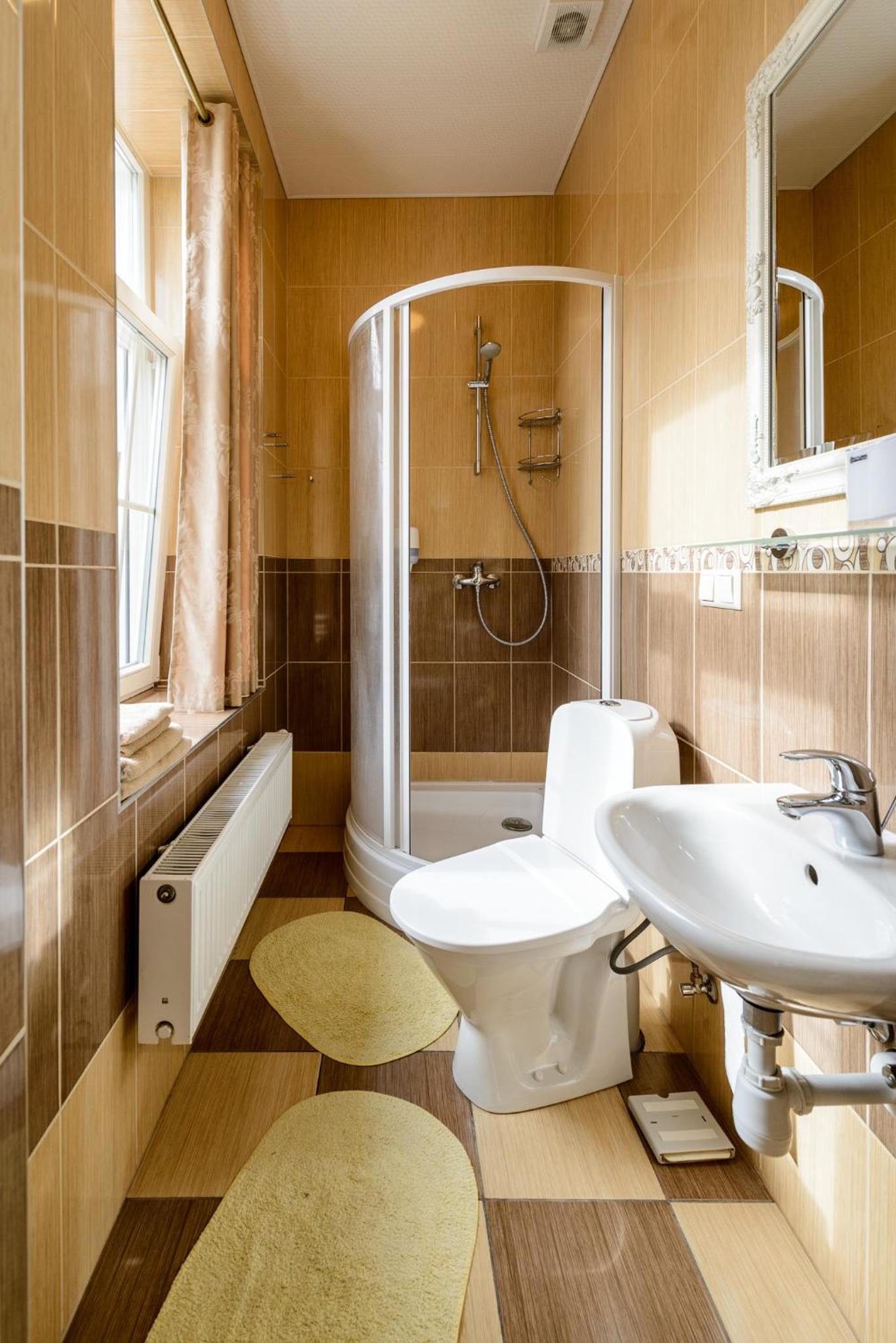 Double Room with Balcony - Photo 8
