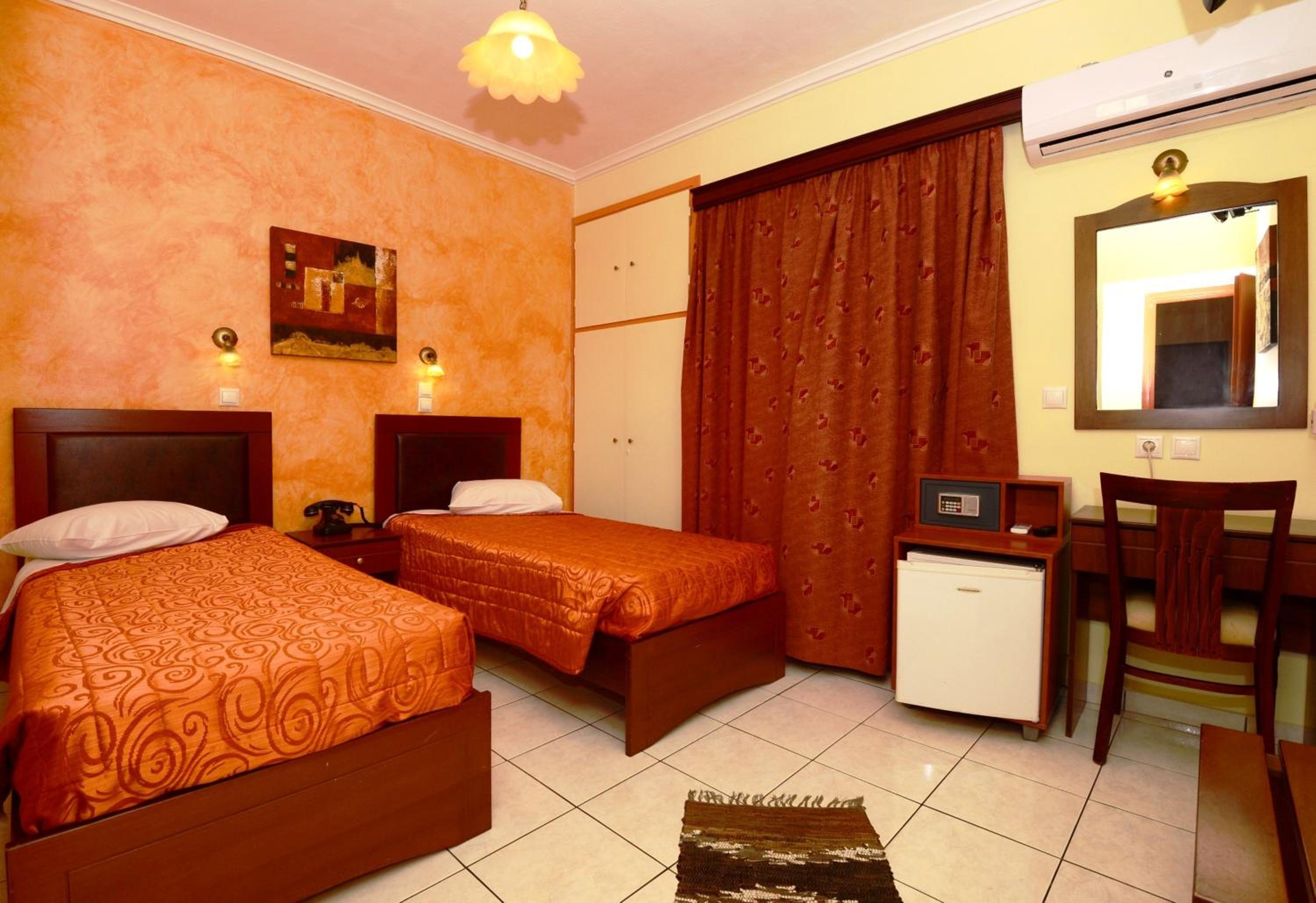 Triple Room thumbnail 5