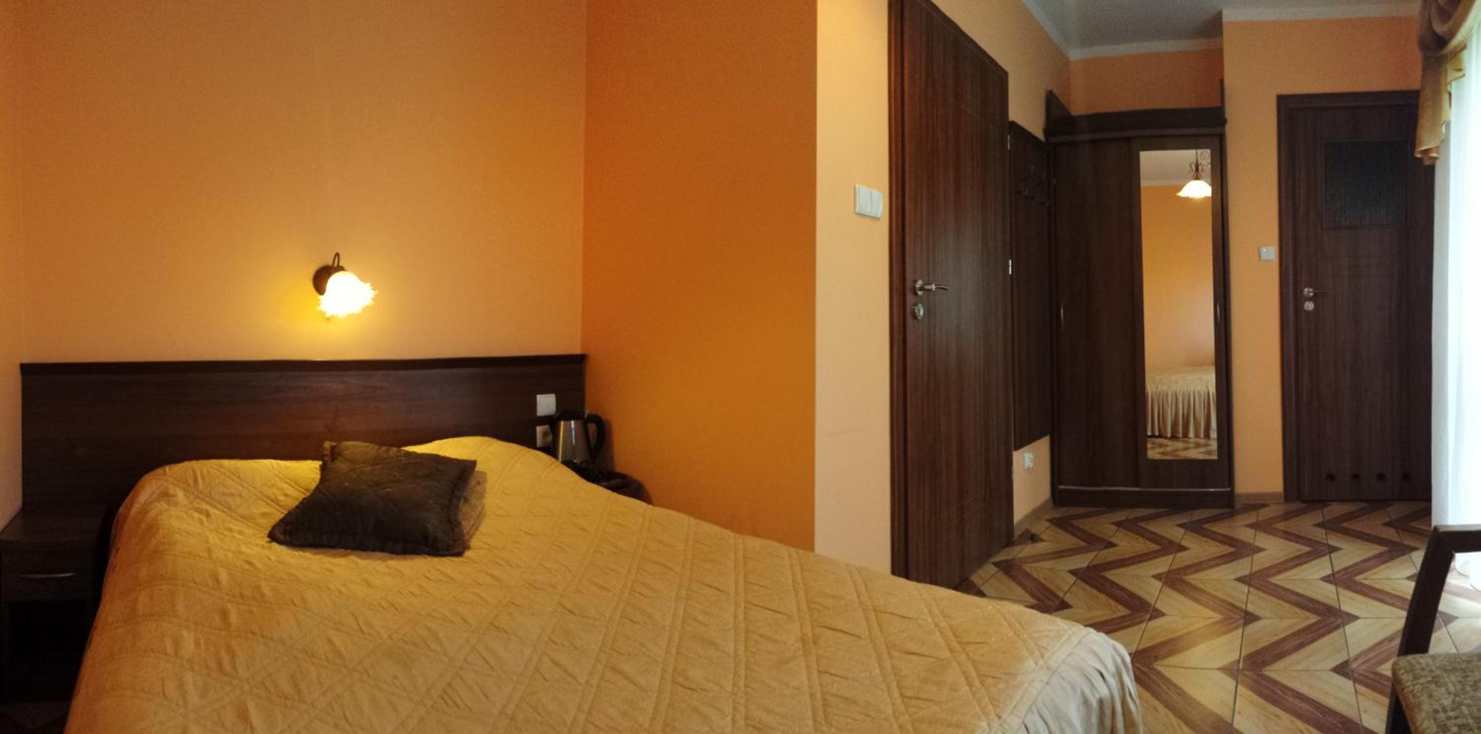Economy Double Room photo 3