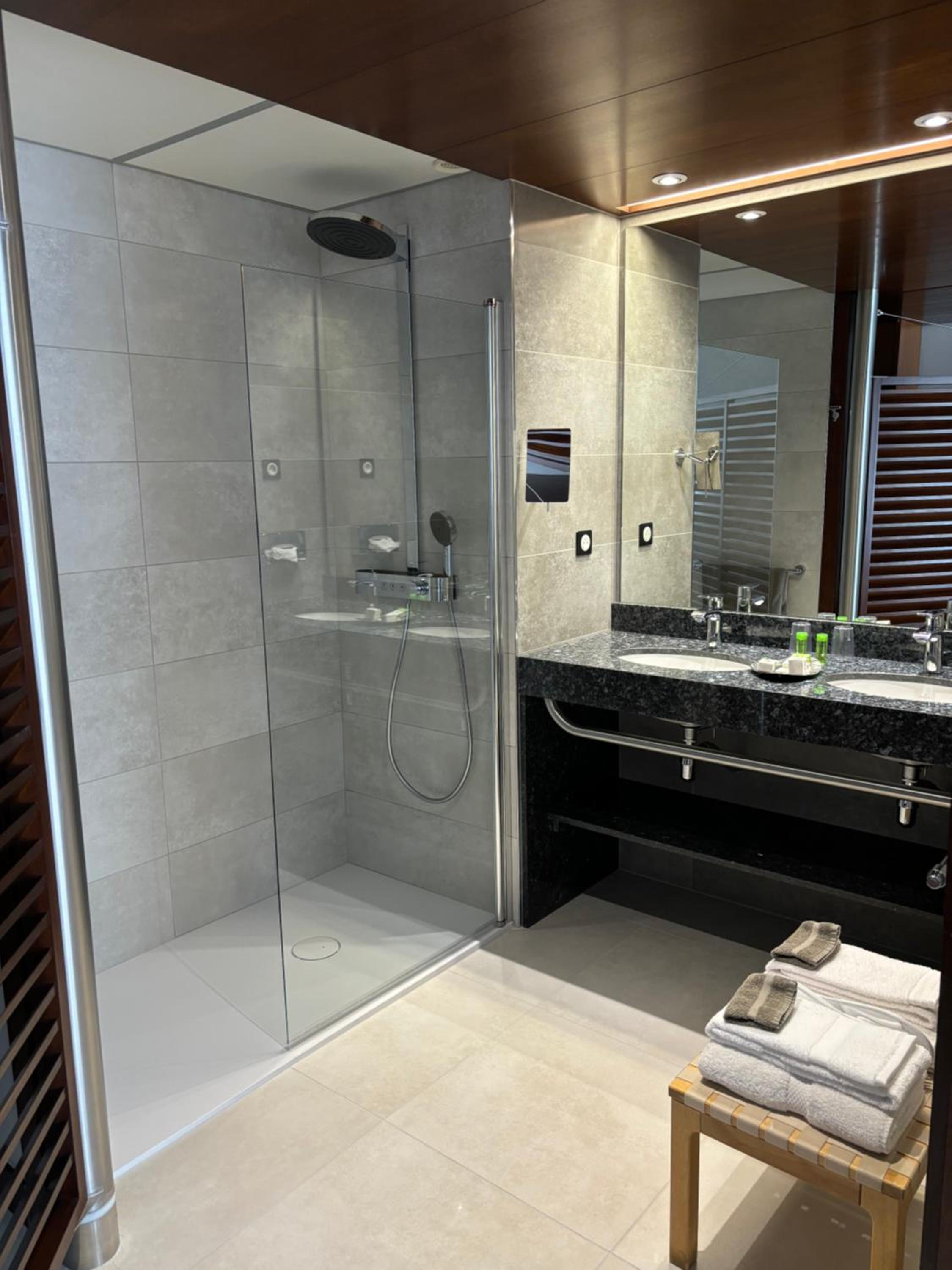 Double or Twin Room with Harbor View - Photo 7
