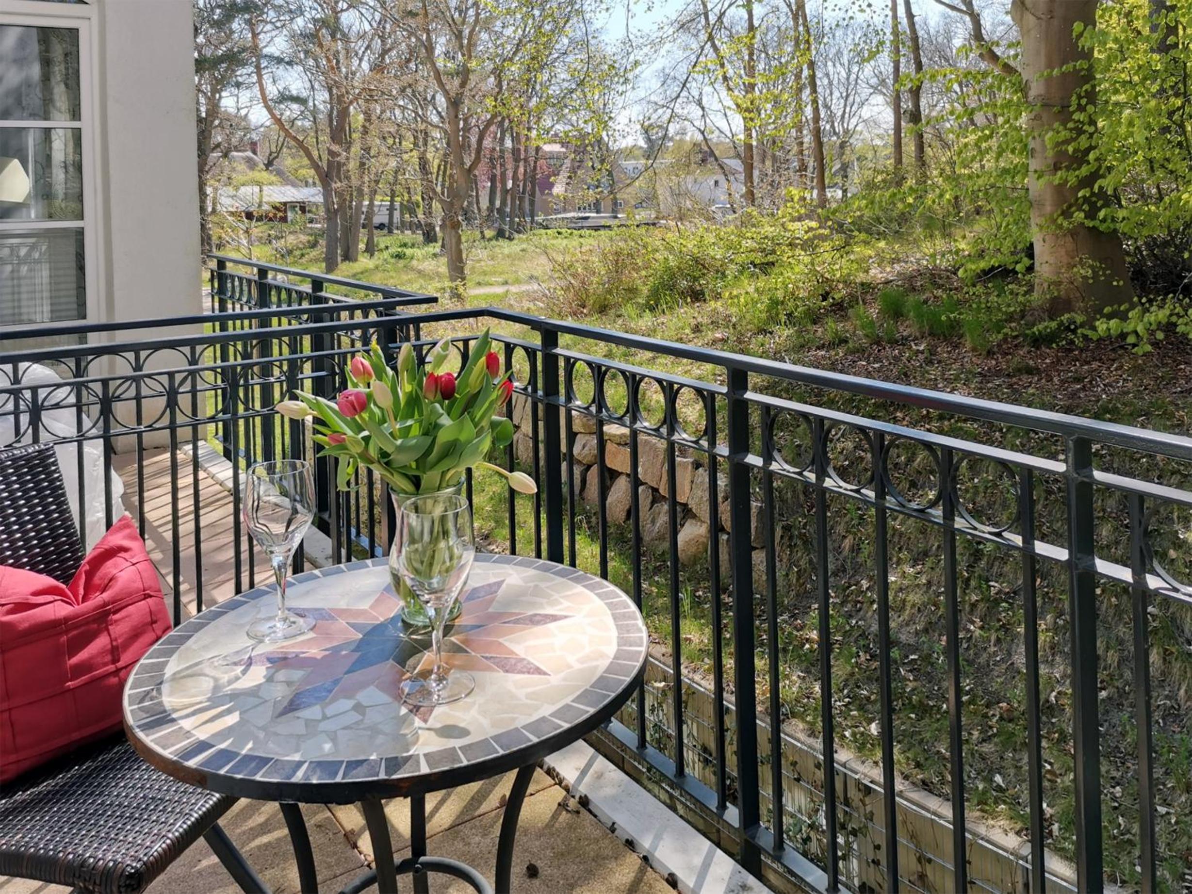One-Bedroom Apartment with Balcony photo 2