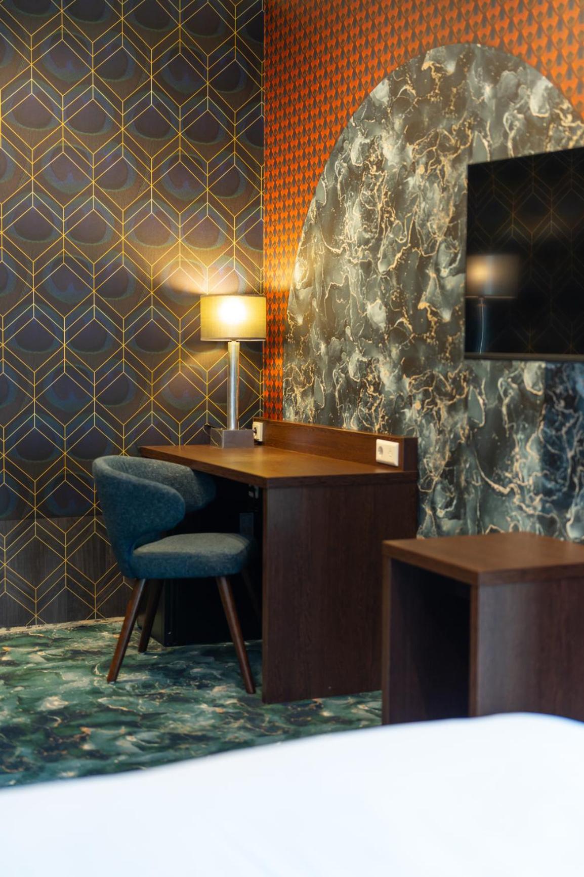 Large Deluxe Double Room - Photo 4