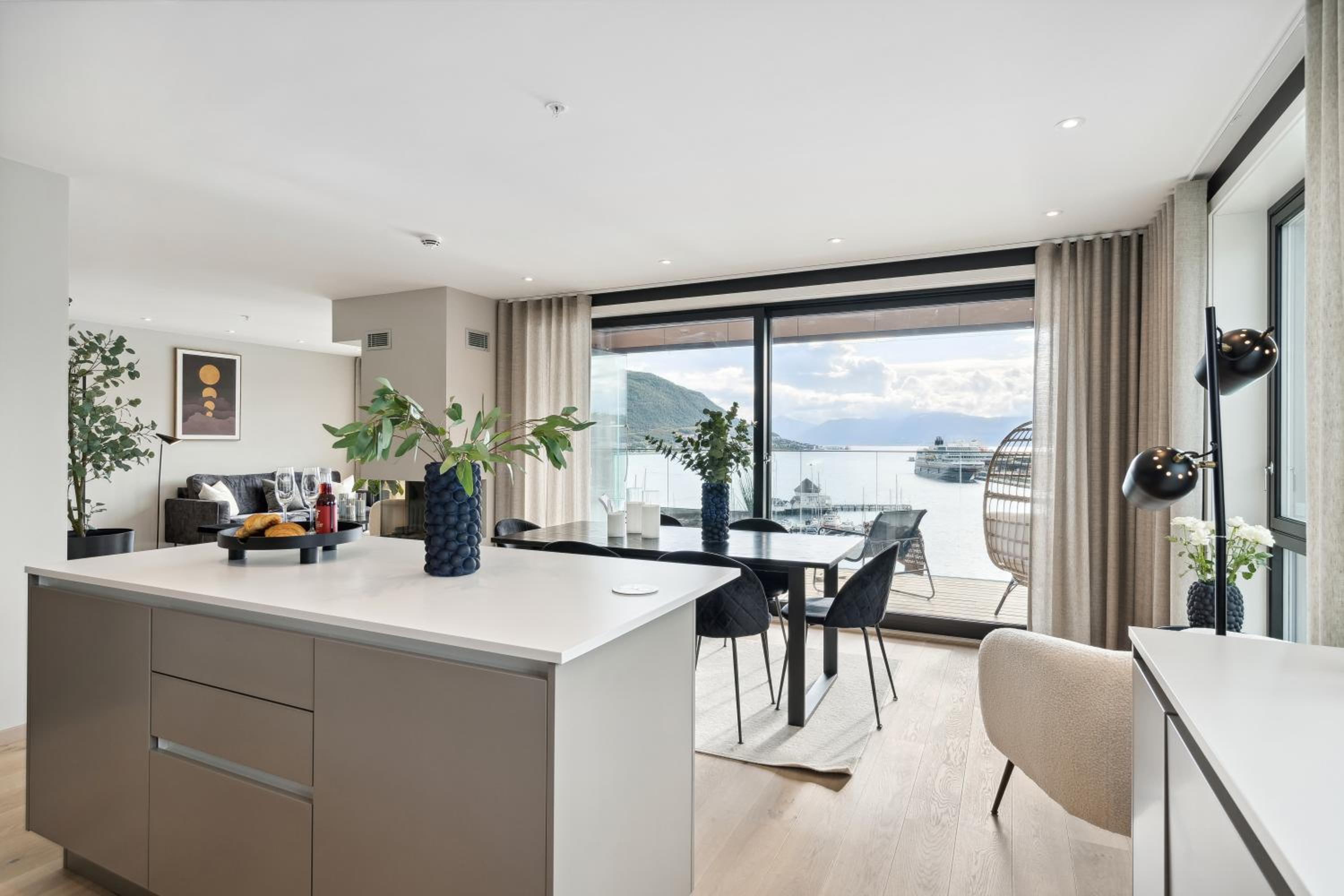 Apartment with Sea View photo 2