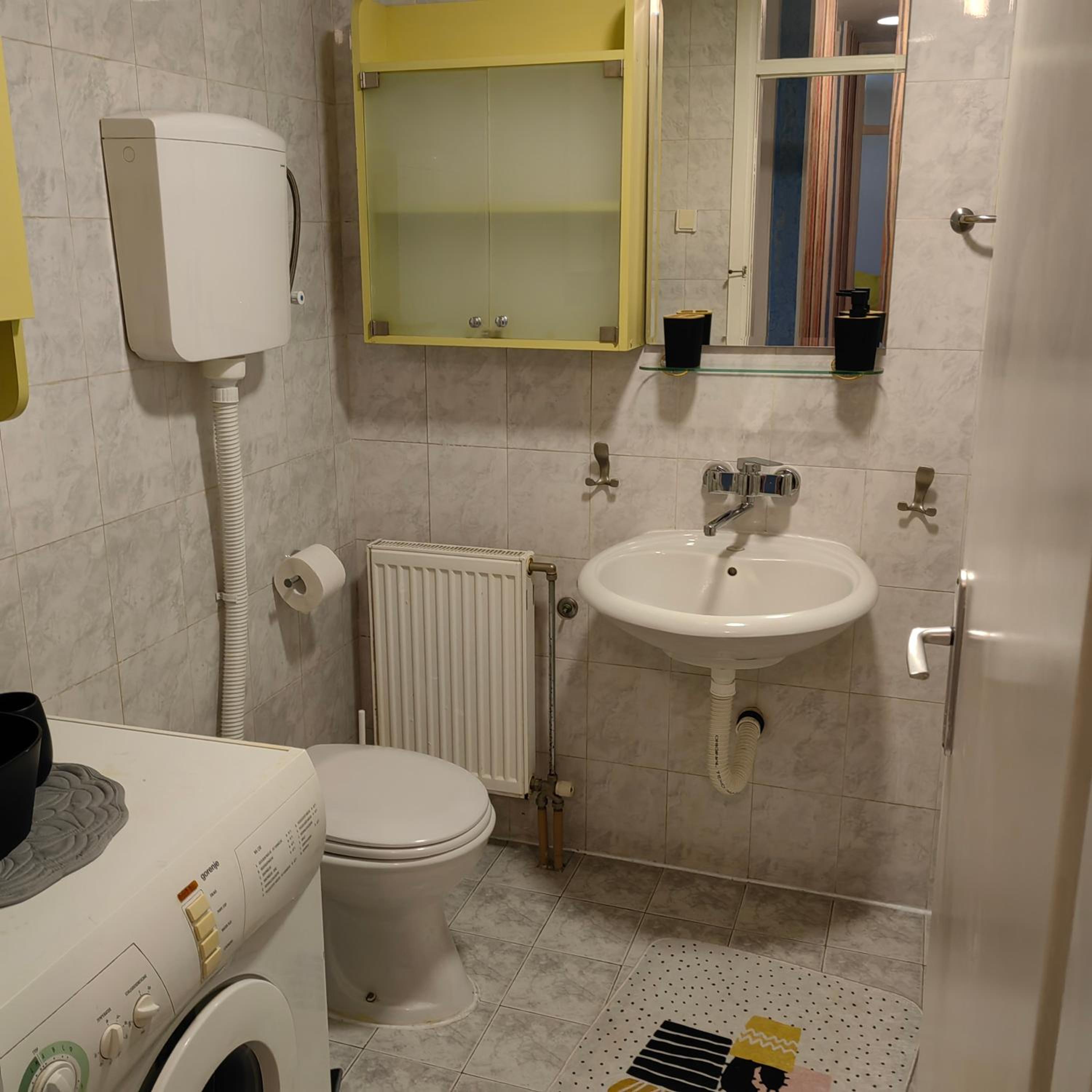 One-Bedroom Apartment photo 2