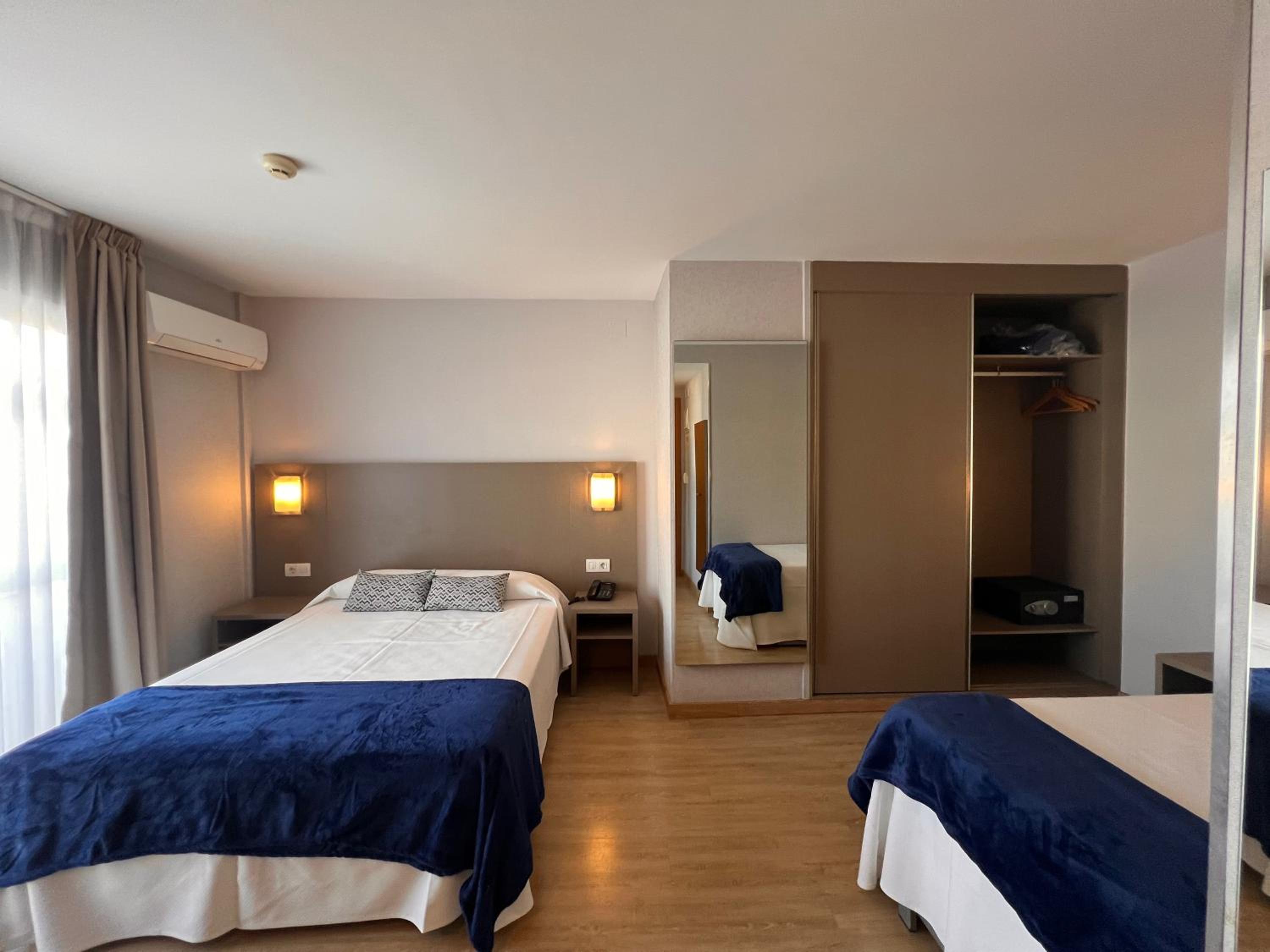 Habitación Cuádruple con Terraza