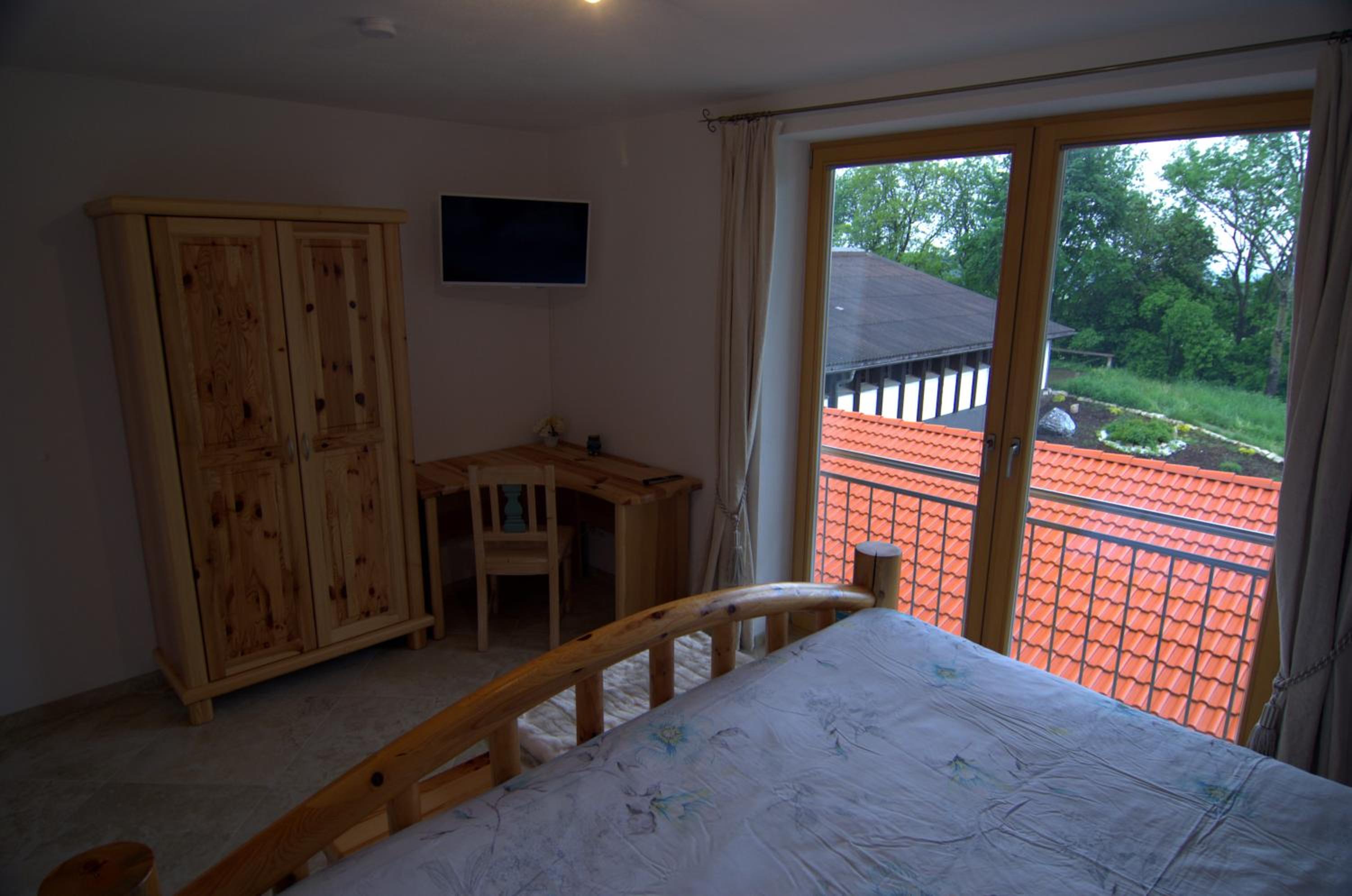 One-Bedroom Apartment photo 3