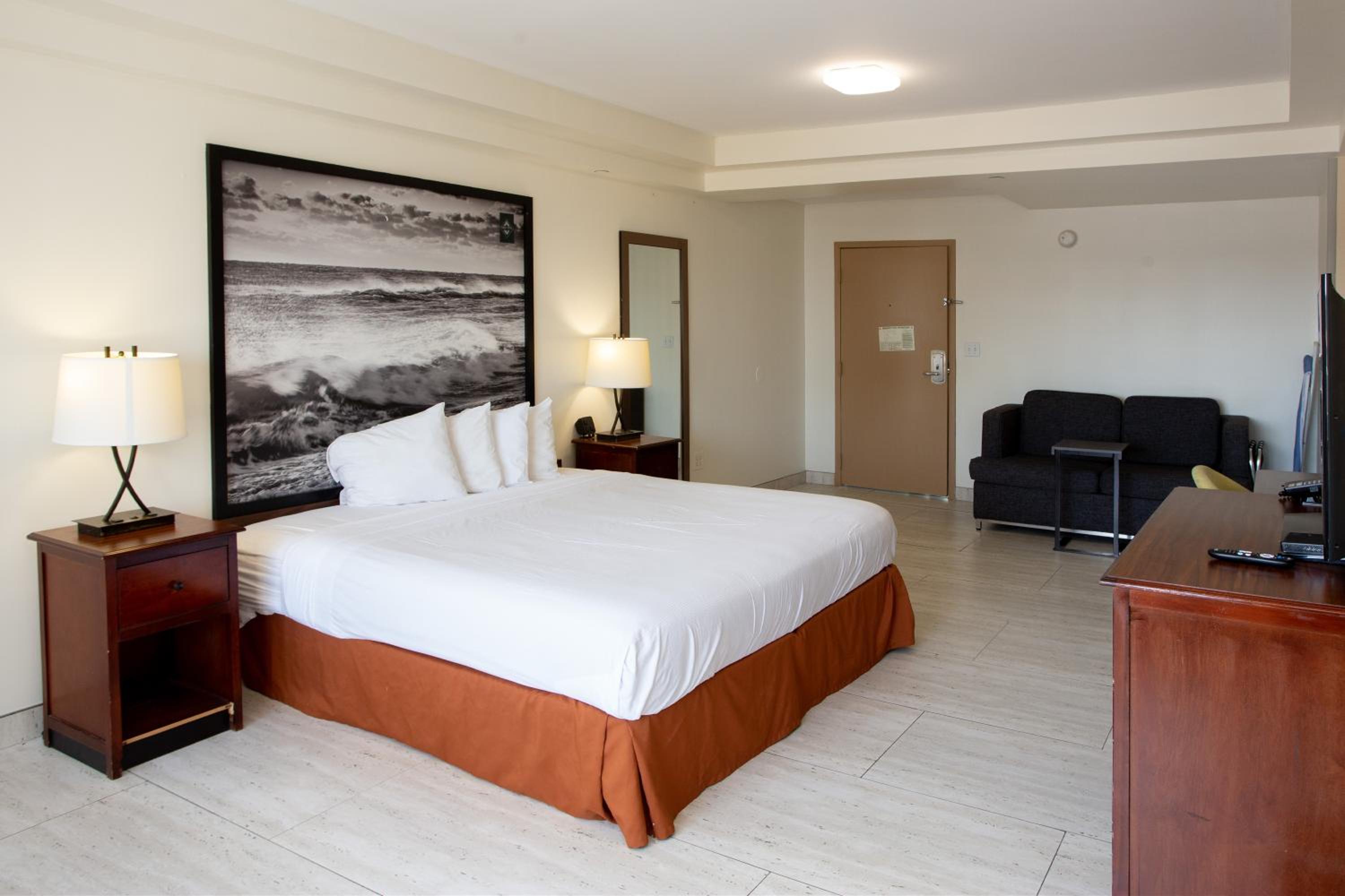 Deluxe King Room - Non-Smoking -Partial Ocean View