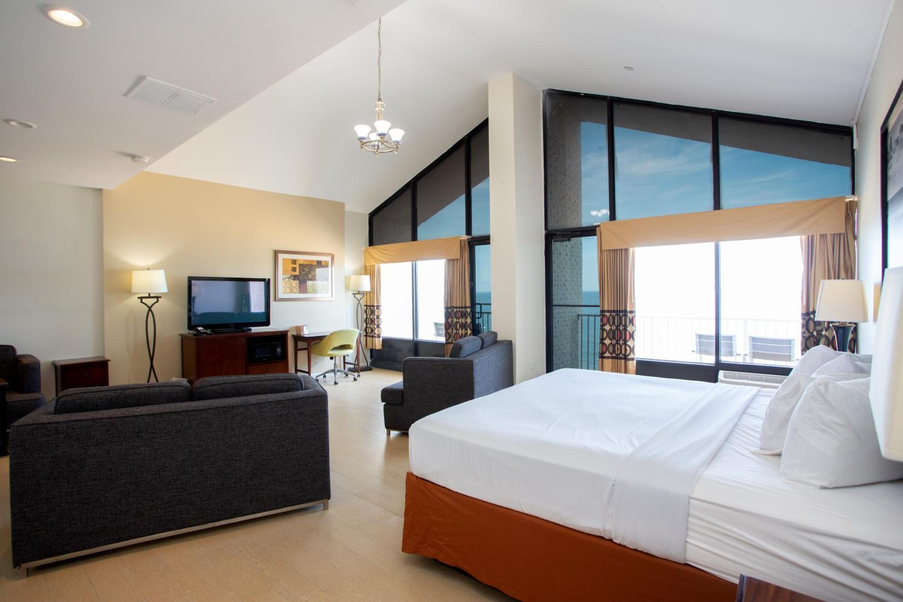 King Suite- Non-Smoking - Oceanfront