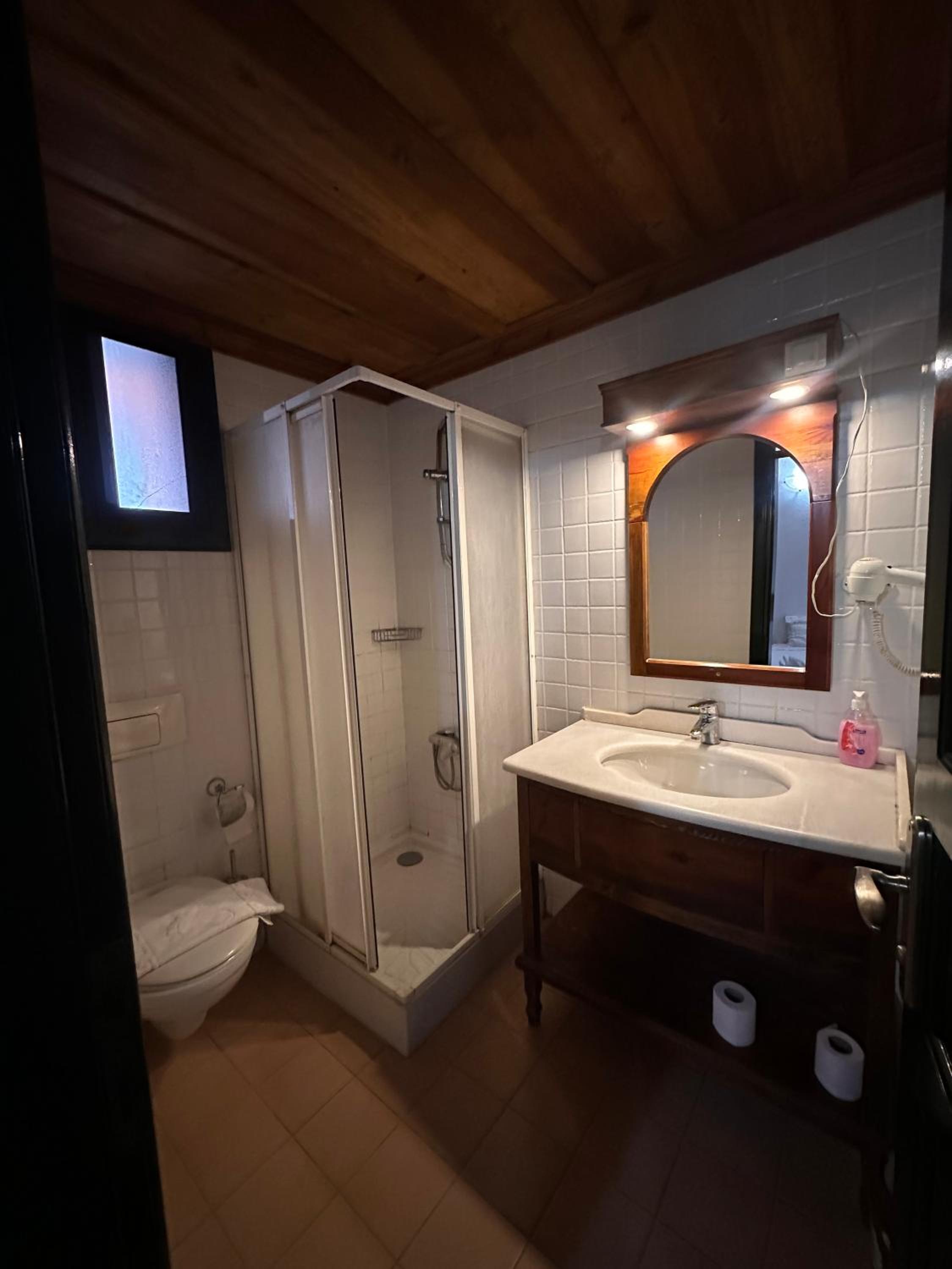Double Room with Pool View - Photo 5