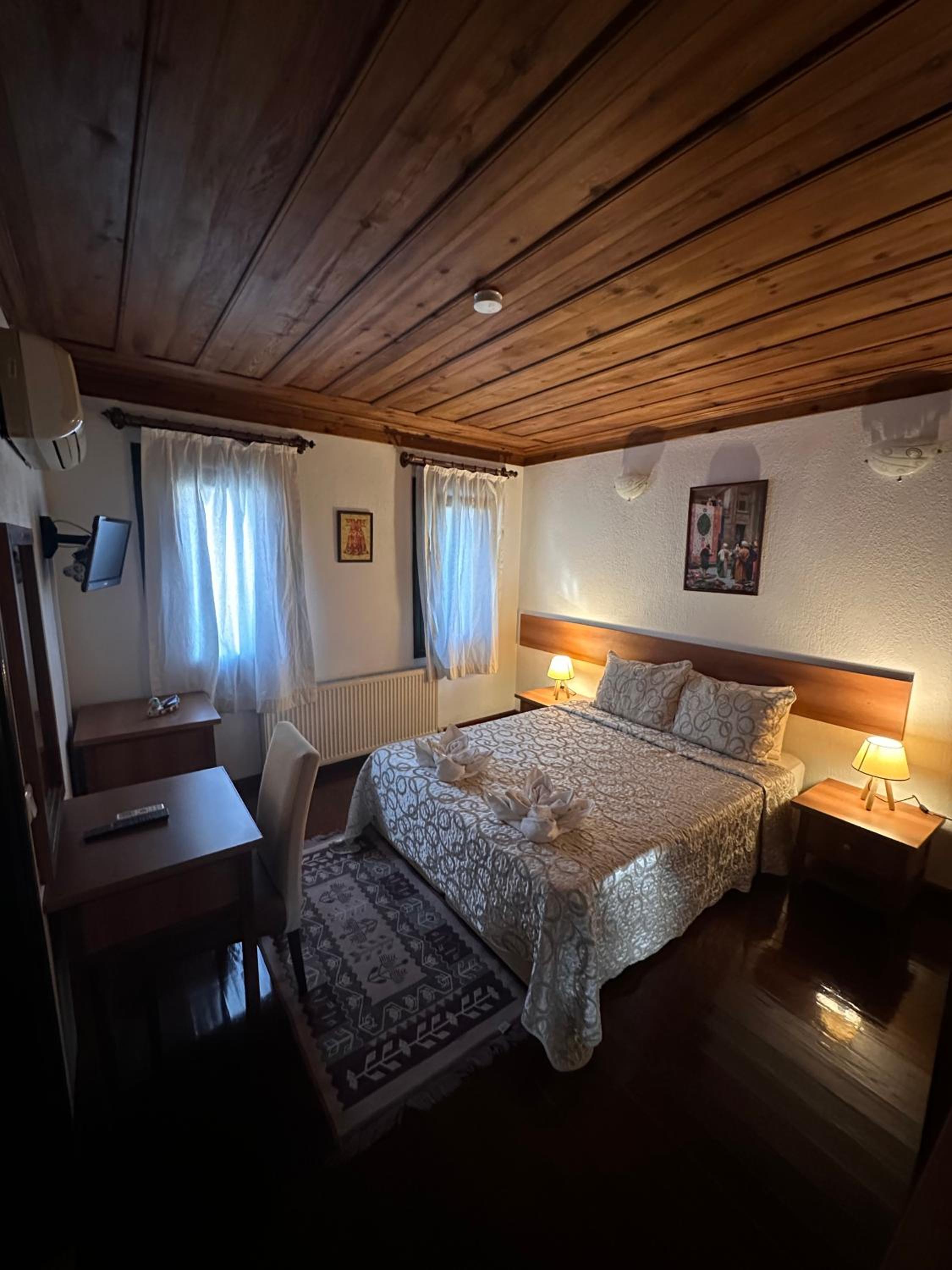 Double Room with Pool View - Photo 1