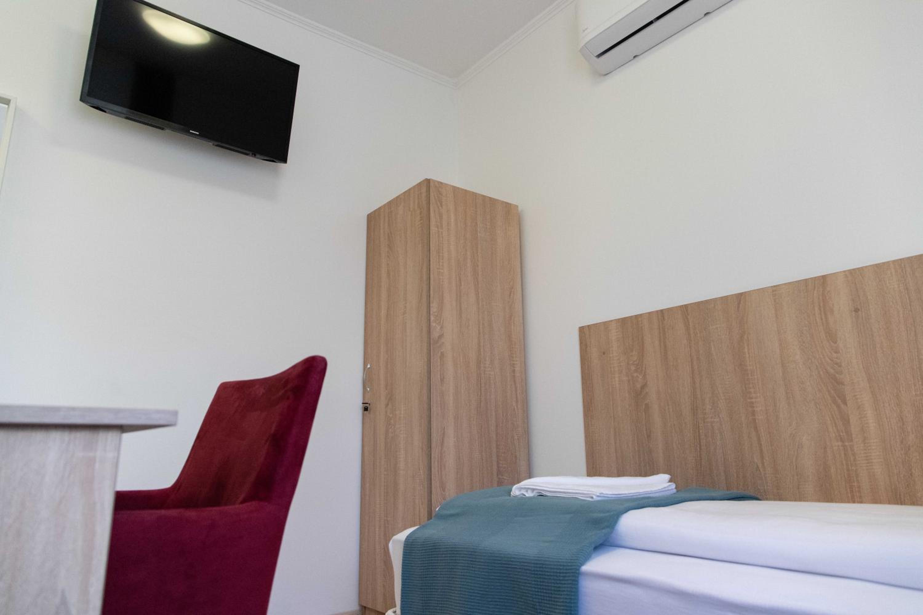 Single Room photo 3