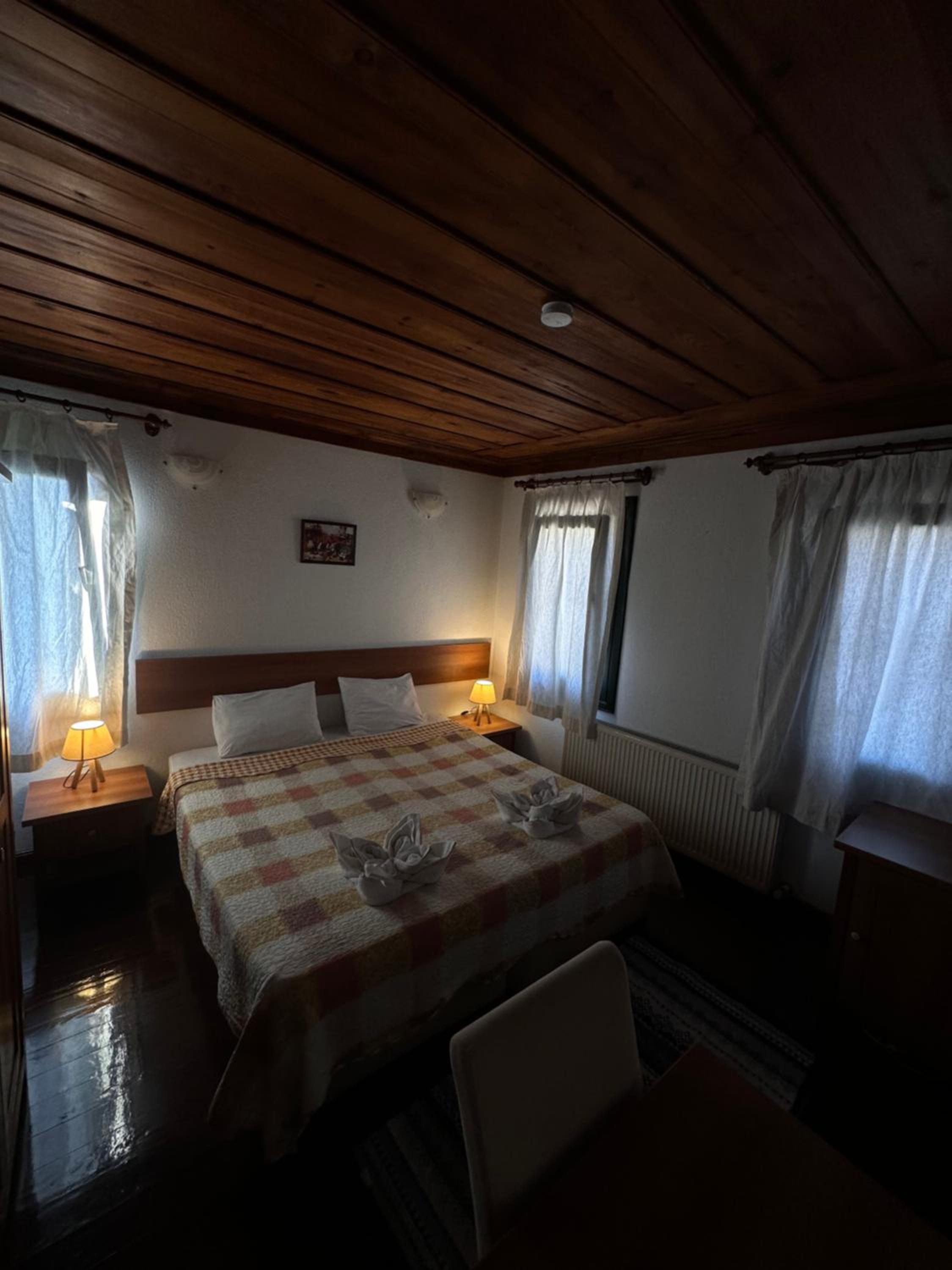 Double Room with Pool View - Photo 4