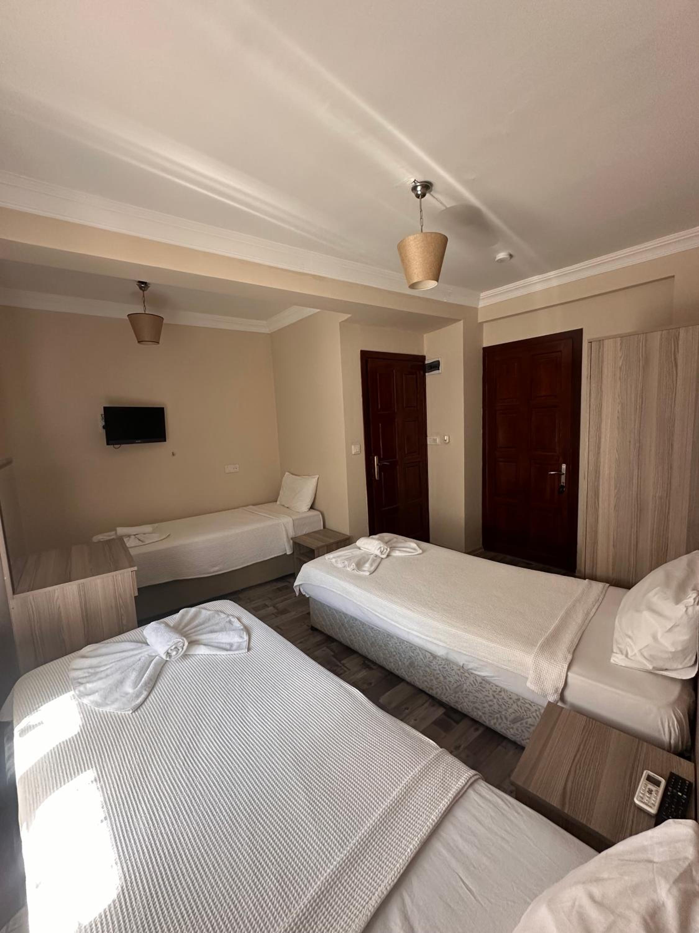 Standard Triple Room - Photo 4