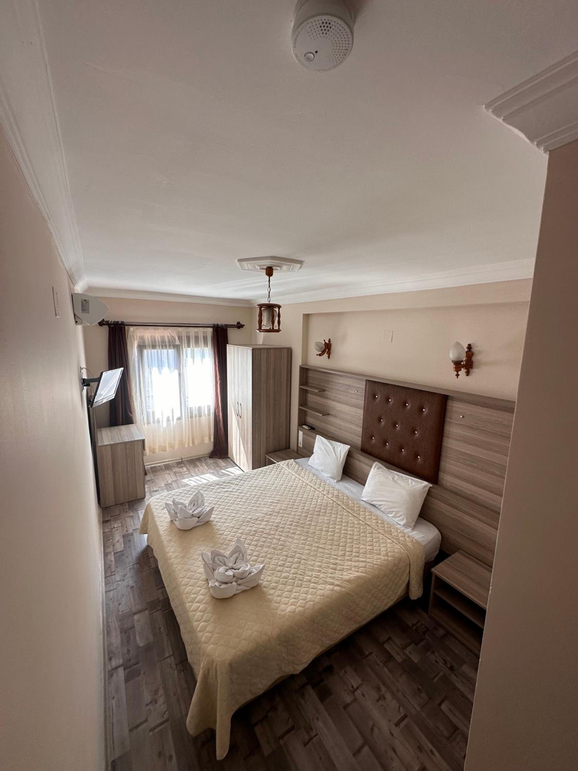 Standard Double or Twin Room - Photo 4