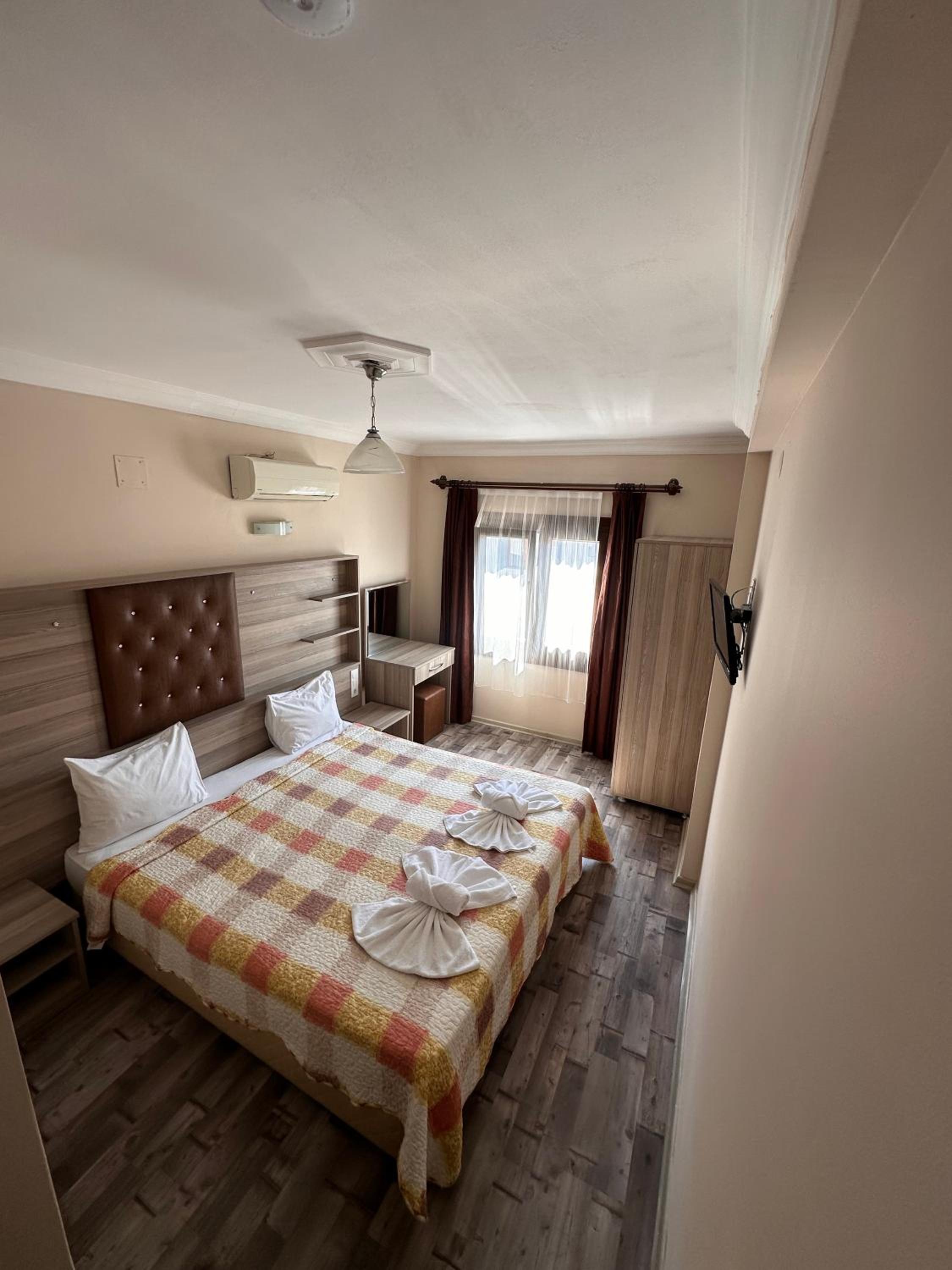 Standard Double or Twin Room - Photo 1