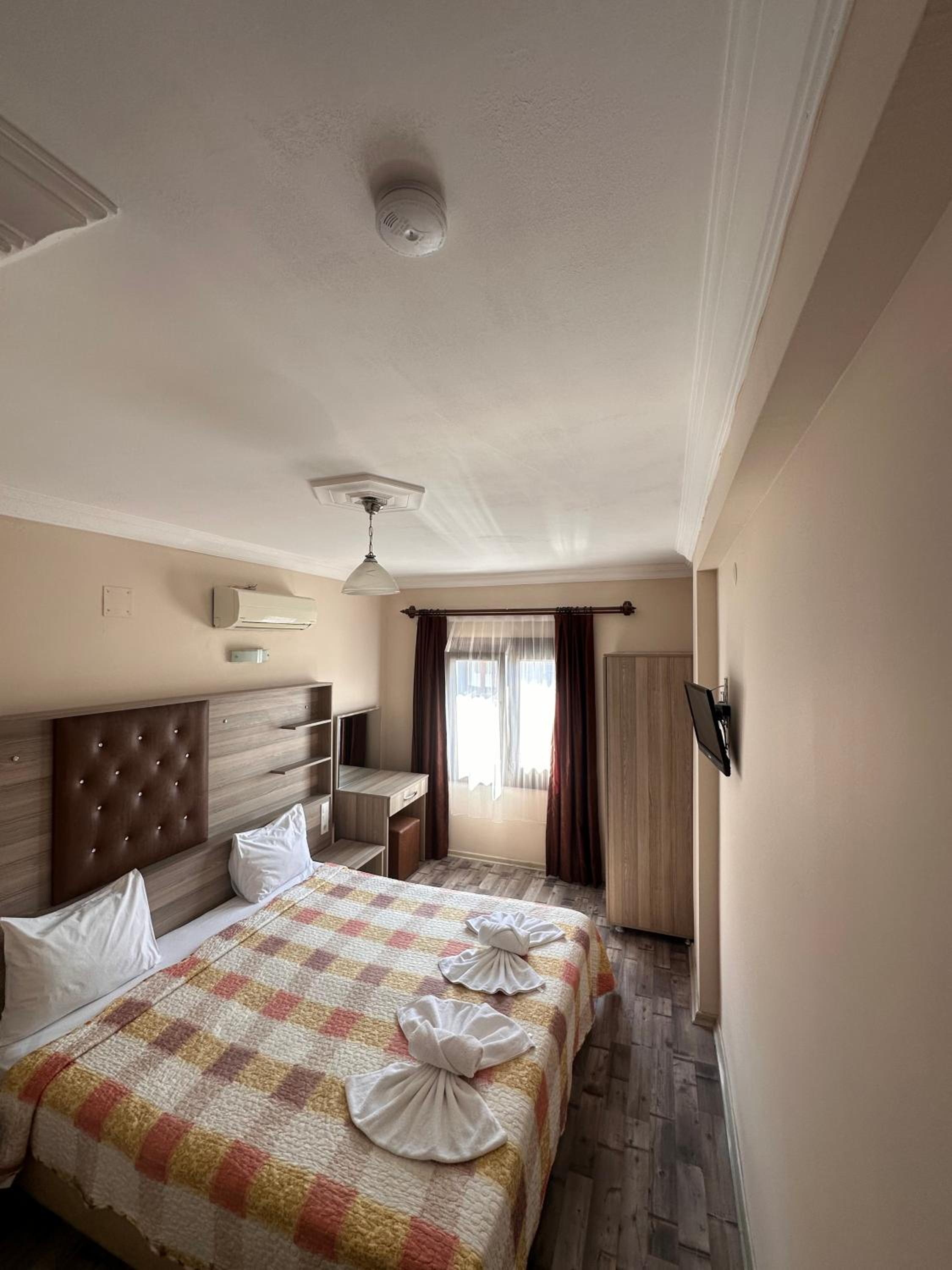 Standard Double or Twin Room - Photo 15