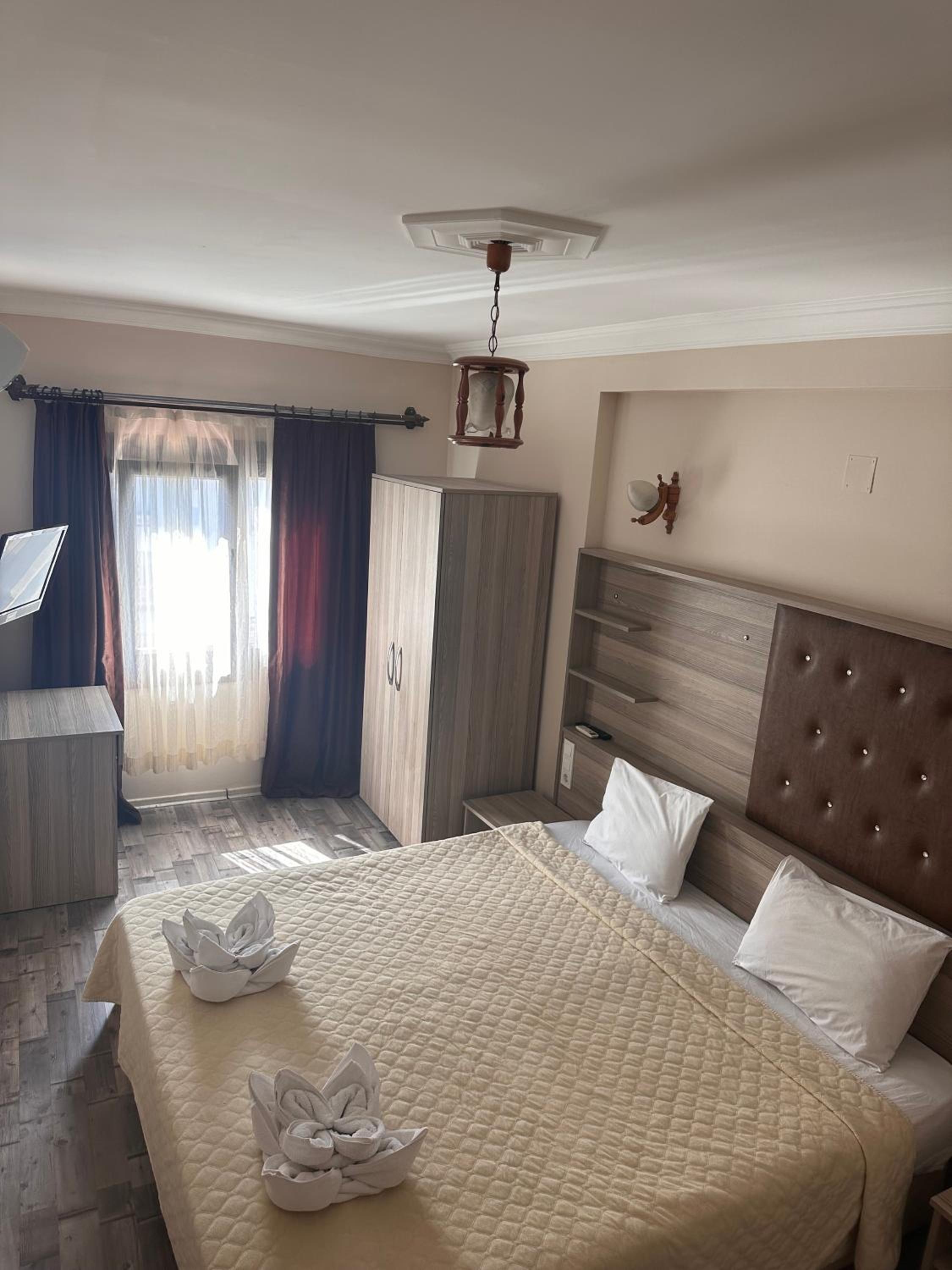 Standard Double or Twin Room - Photo 16
