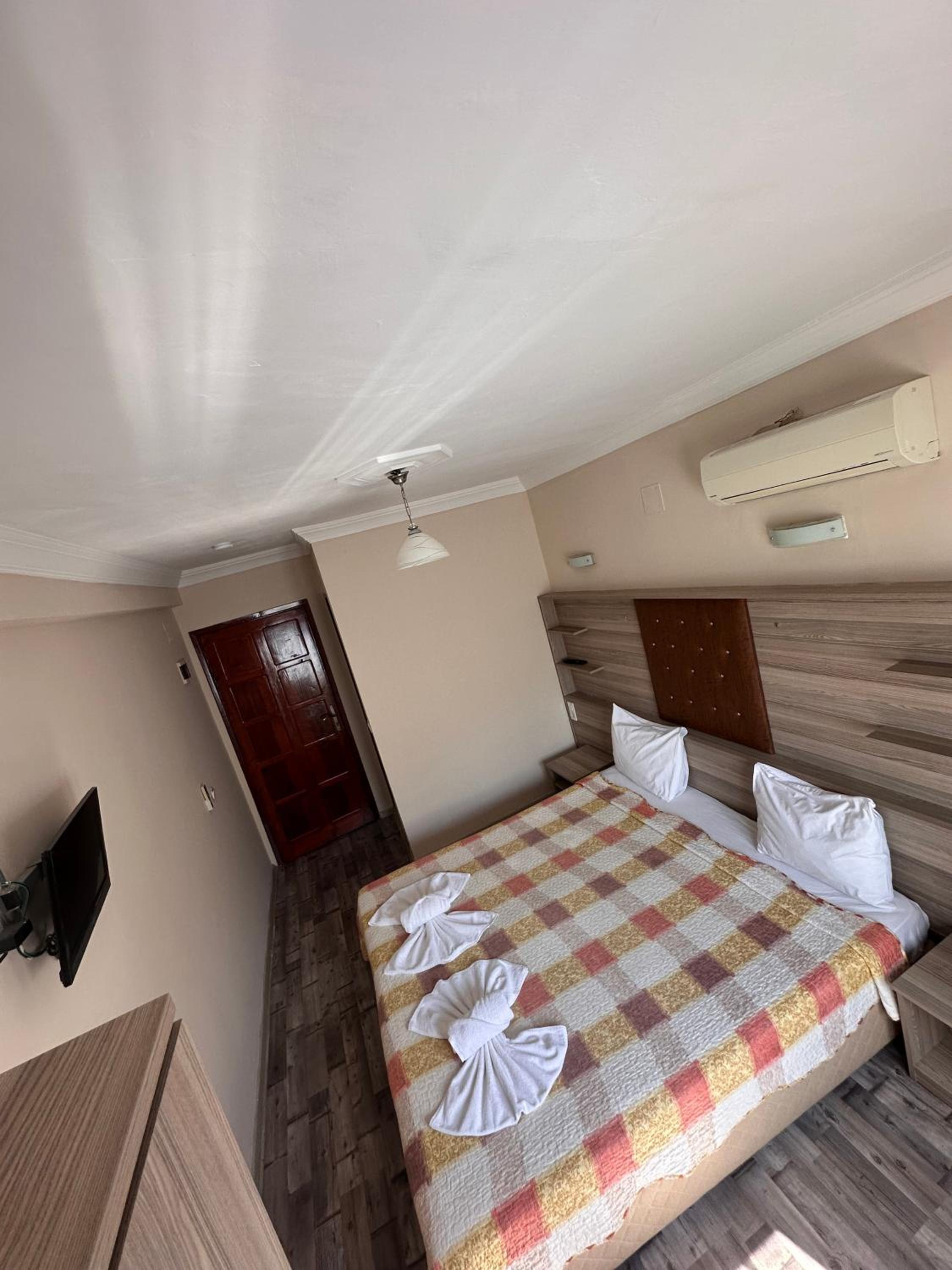 Standard Double or Twin Room - Photo 3