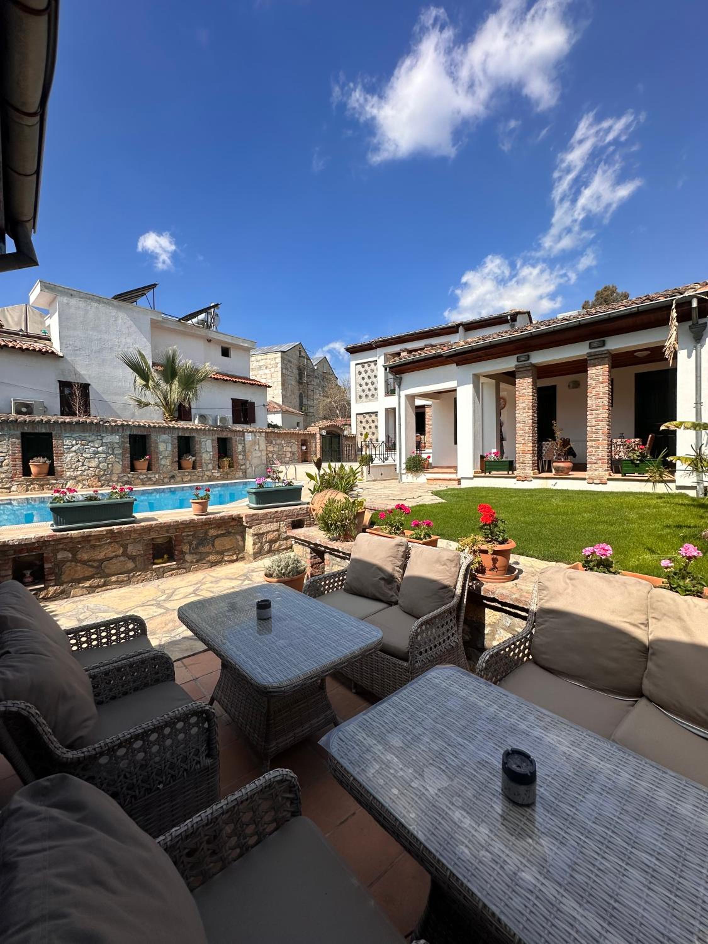 Double Room with Pool View - Photo 21
