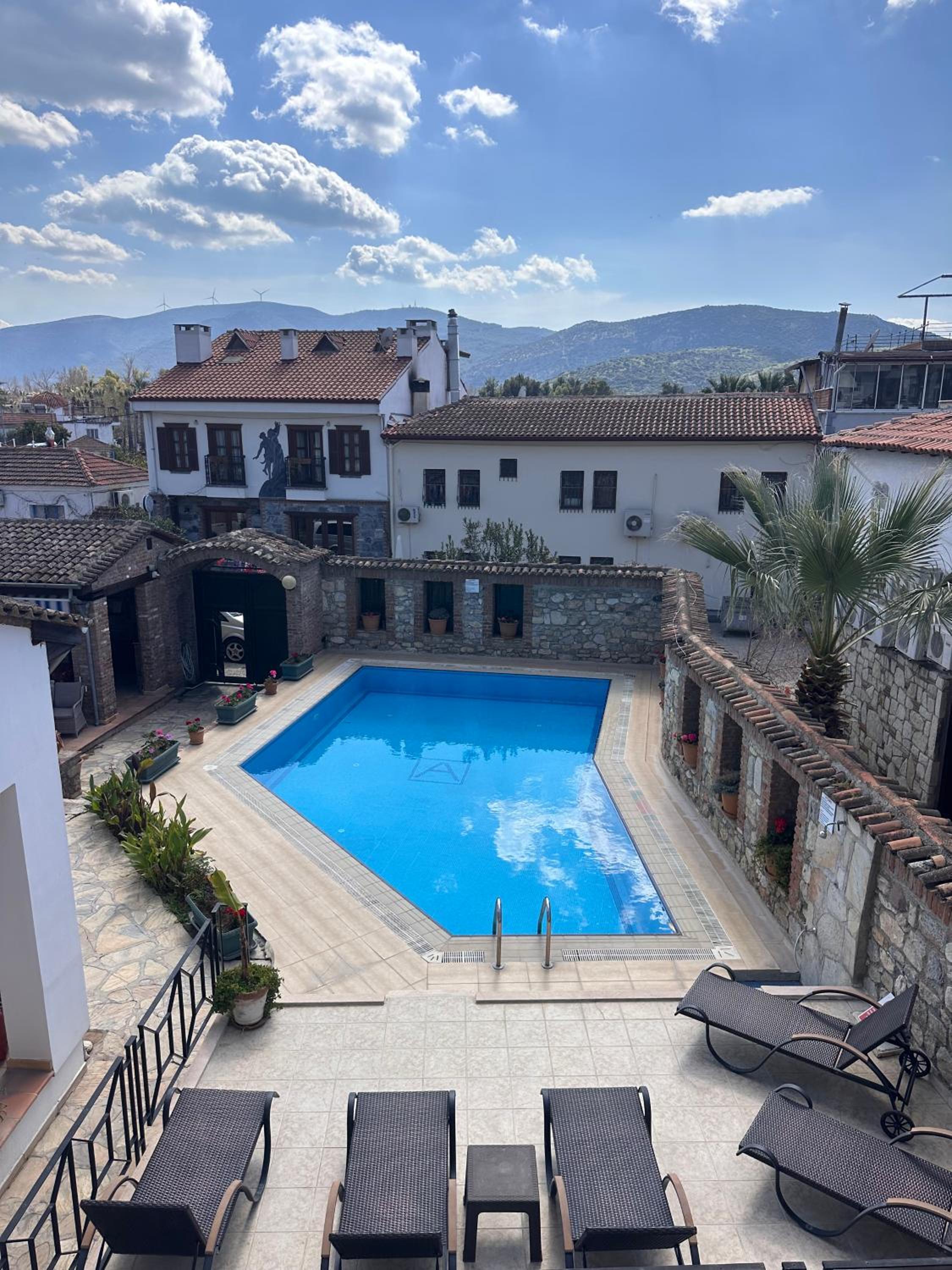 Double Room with Pool View - Photo 3