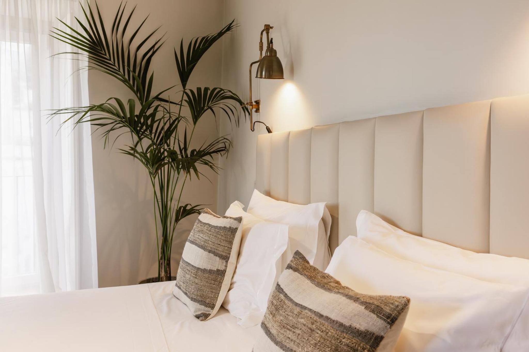 Corner Suite - Photo 4