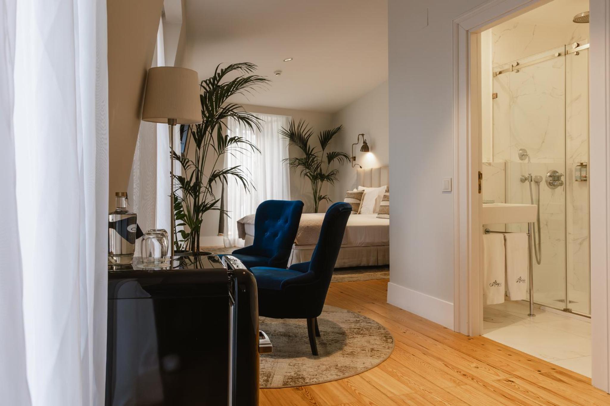 Corner Suite - Photo 5