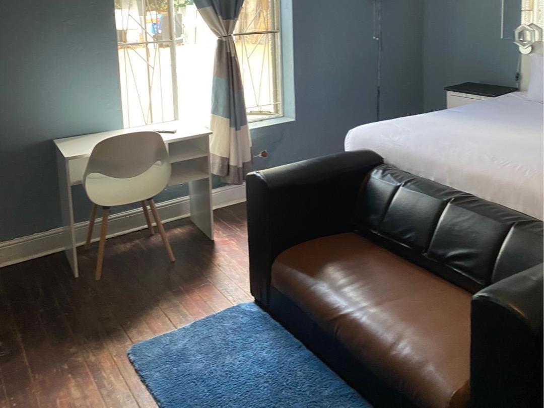 Standard King Room - Photo 2