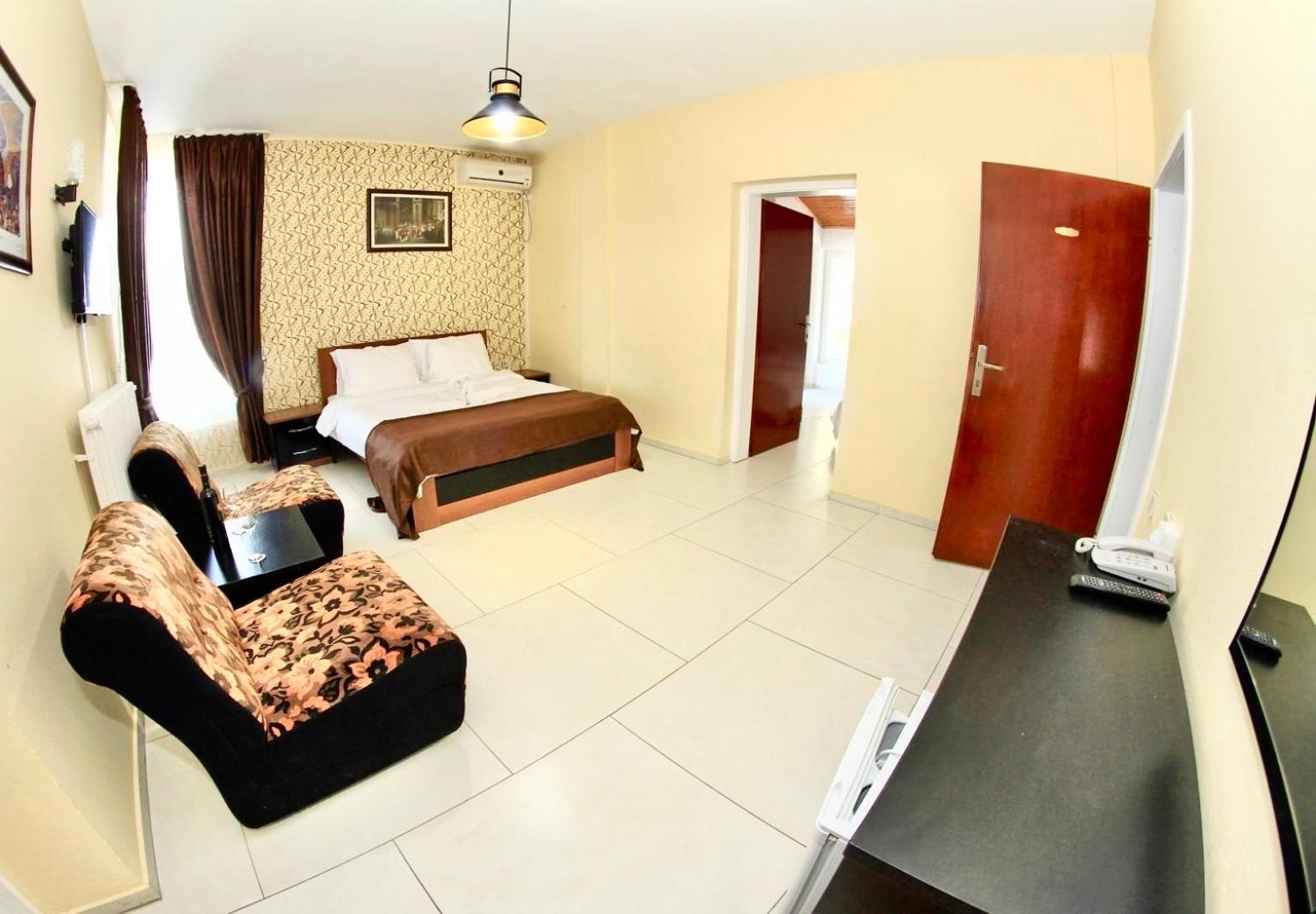 Deluxe Family Room - Photo 5