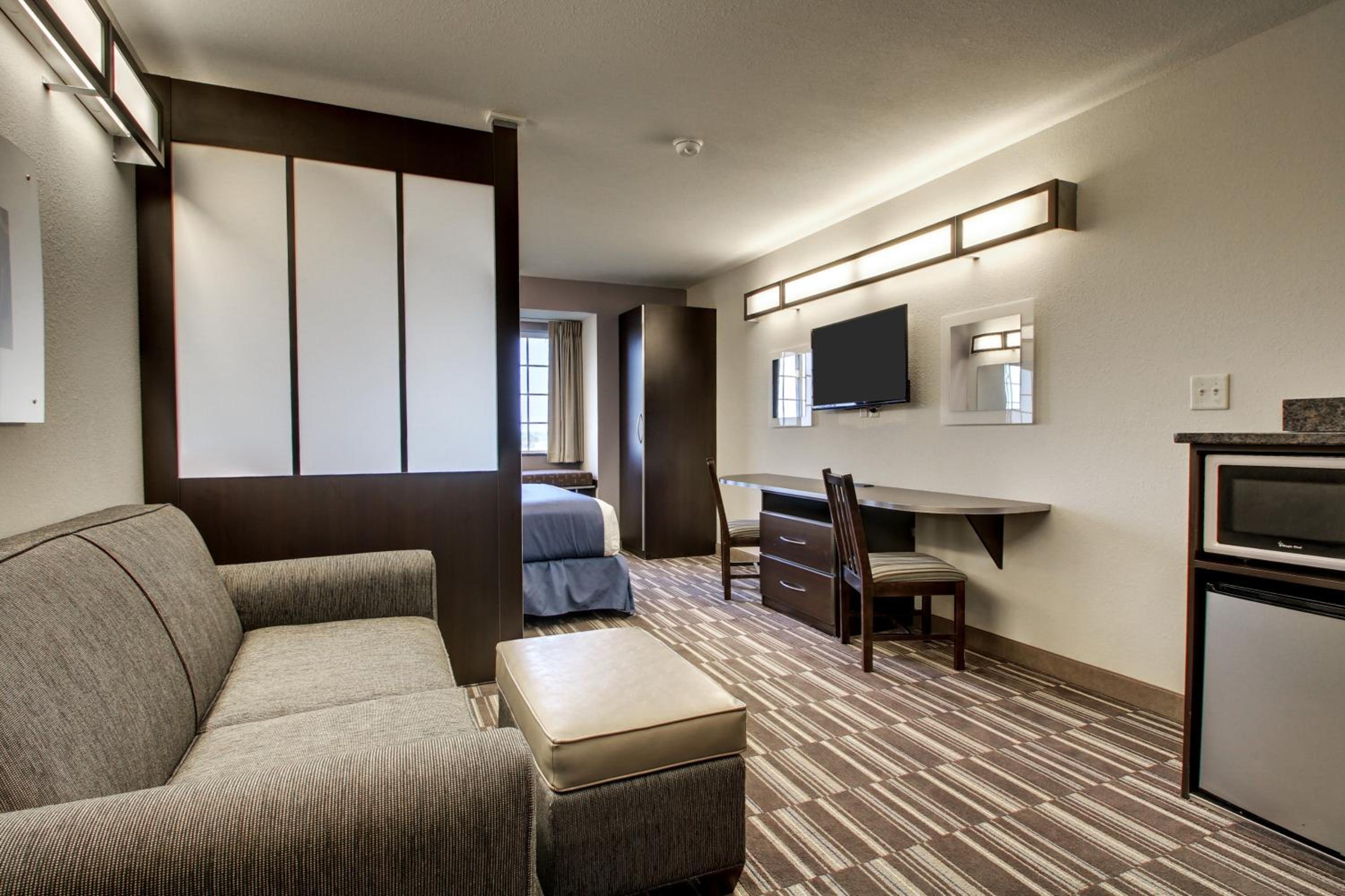 Queen Studio Suite - Non-Smoking