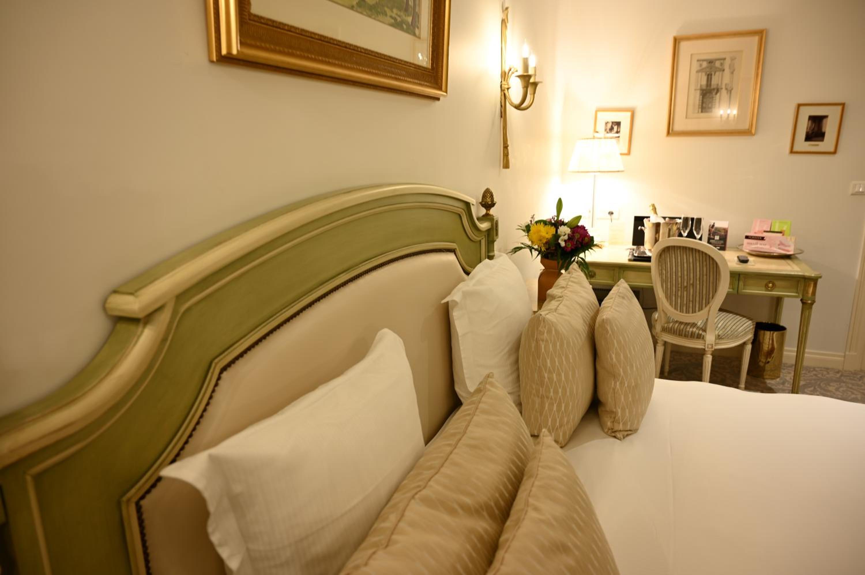 Deluxe Room - Photo 7