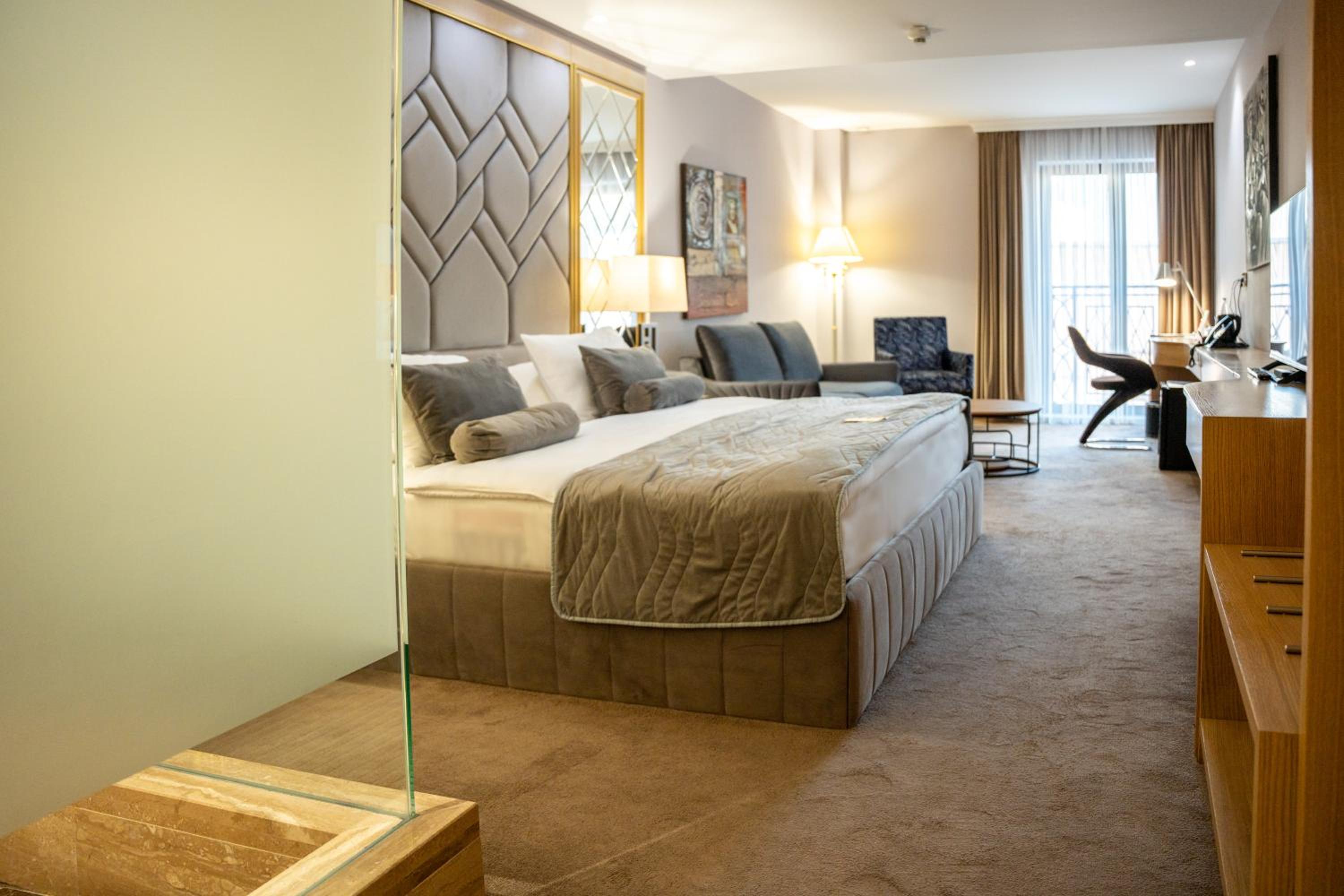 Double Room with Extra Bed photo 1