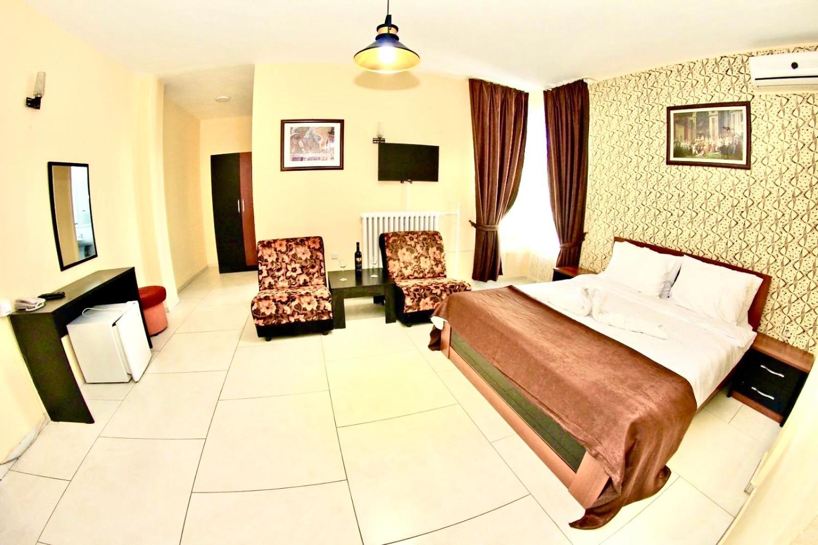 Deluxe Family Room - Photo 6