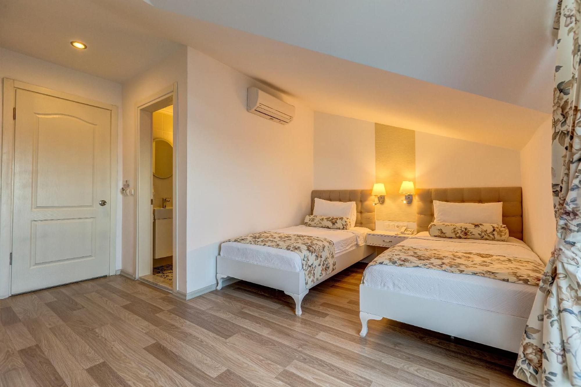 Deluxe Room - Photo 3