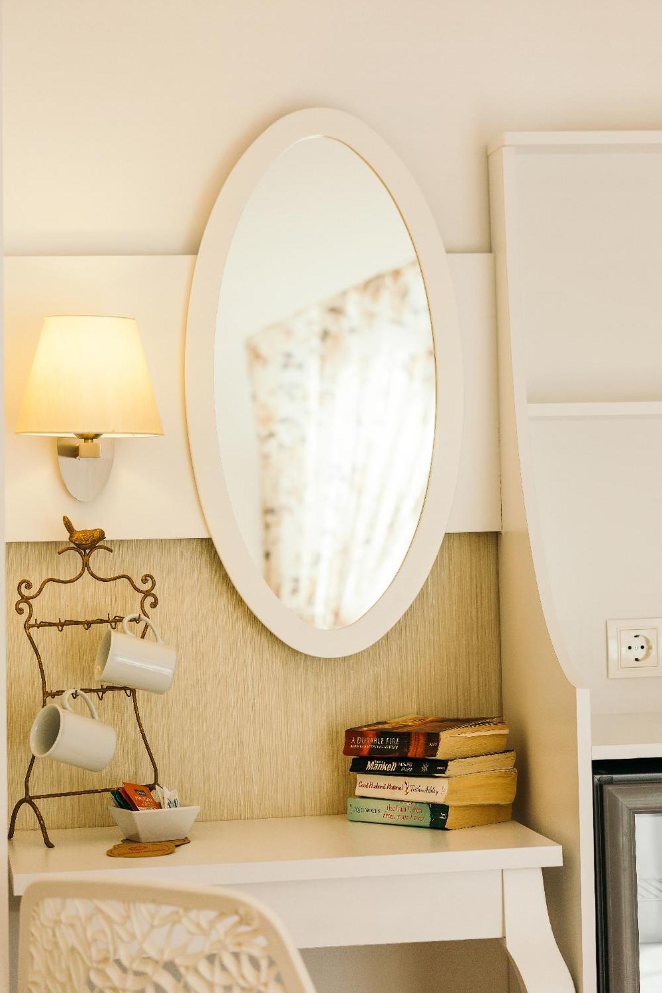 Deluxe Room - Photo 12