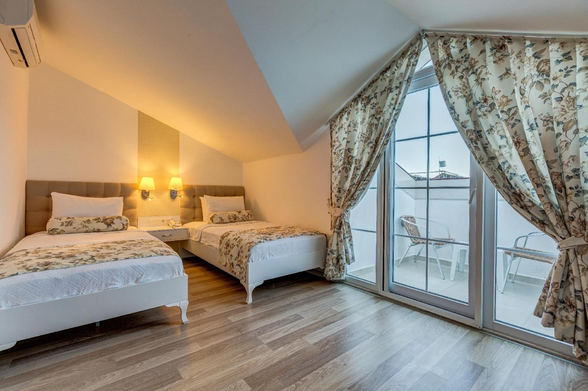 Deluxe Room - Photo 18