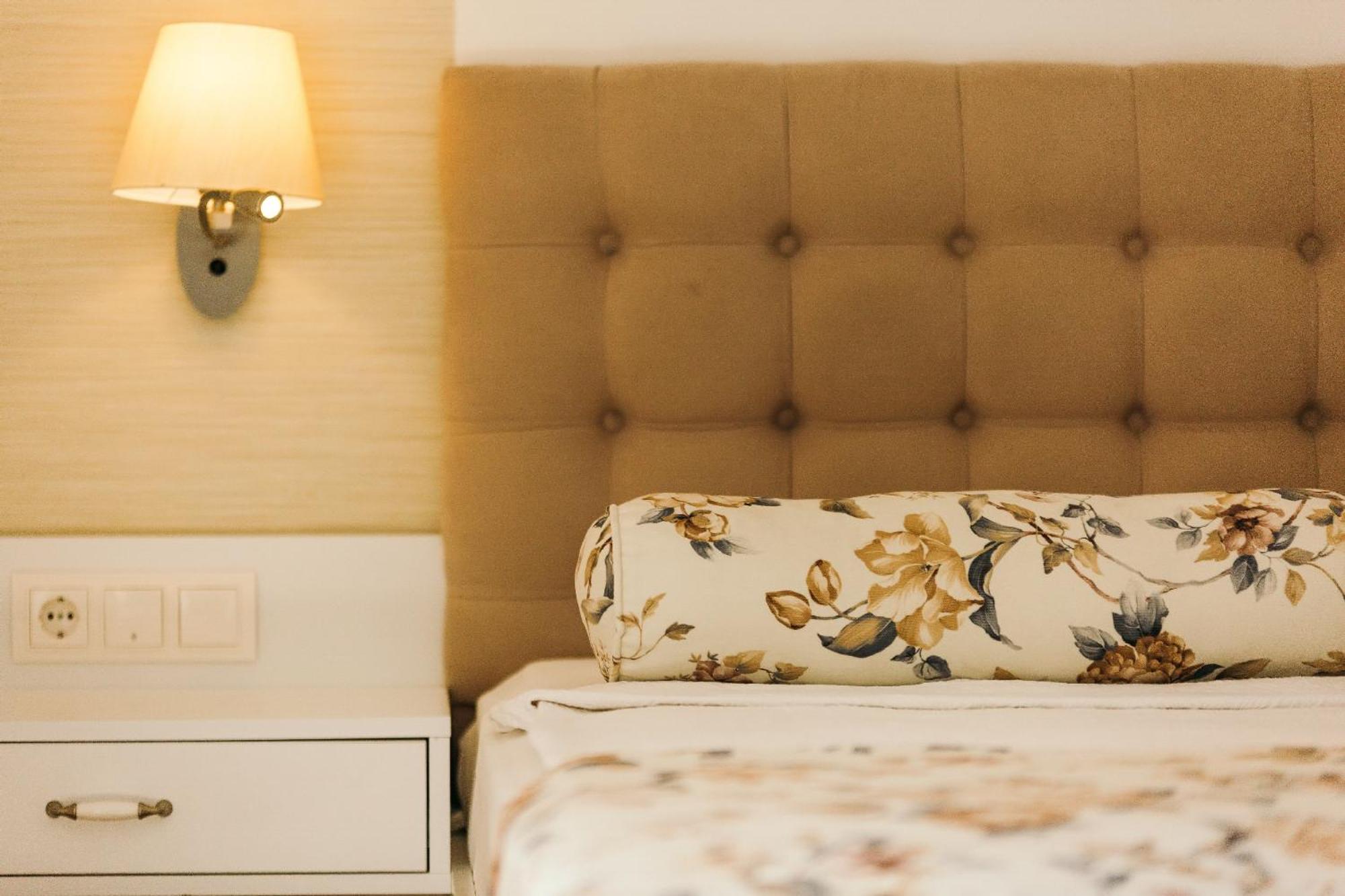 Deluxe Room - Photo 19