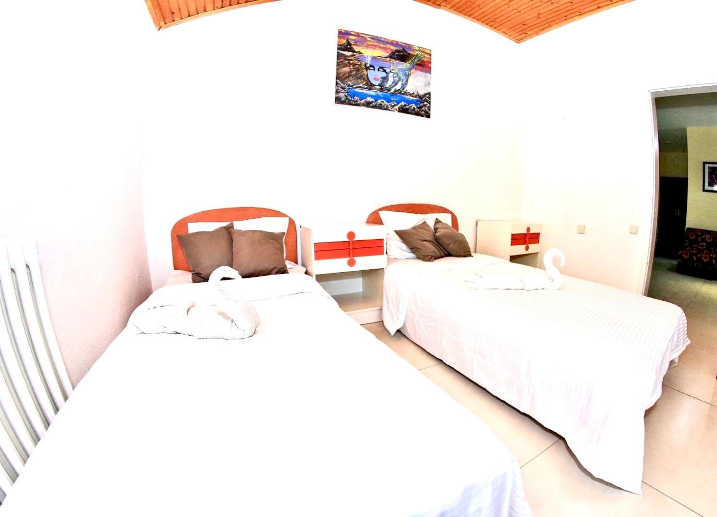 Deluxe Family Room - Photo 7