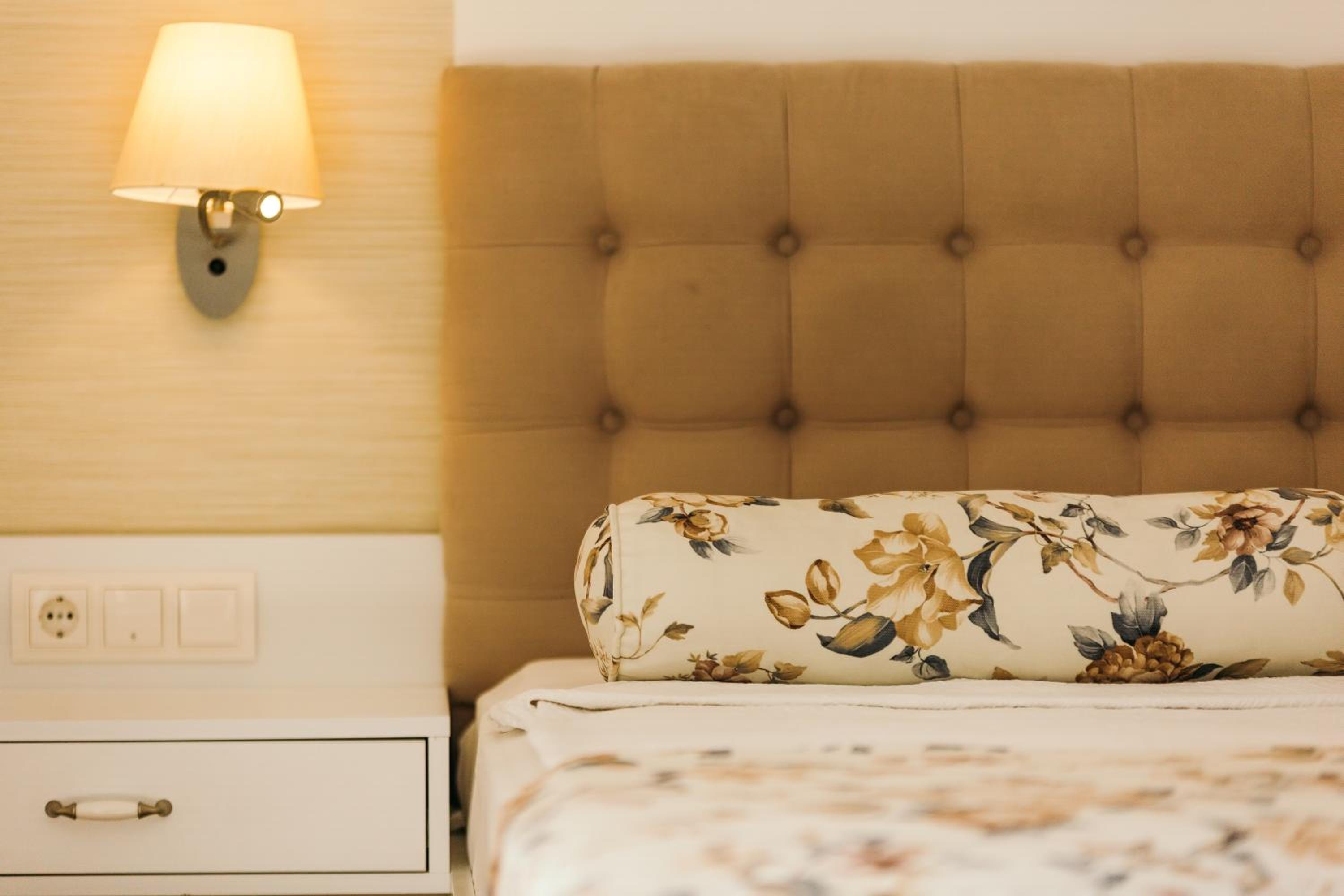 Deluxe Room - Photo 7