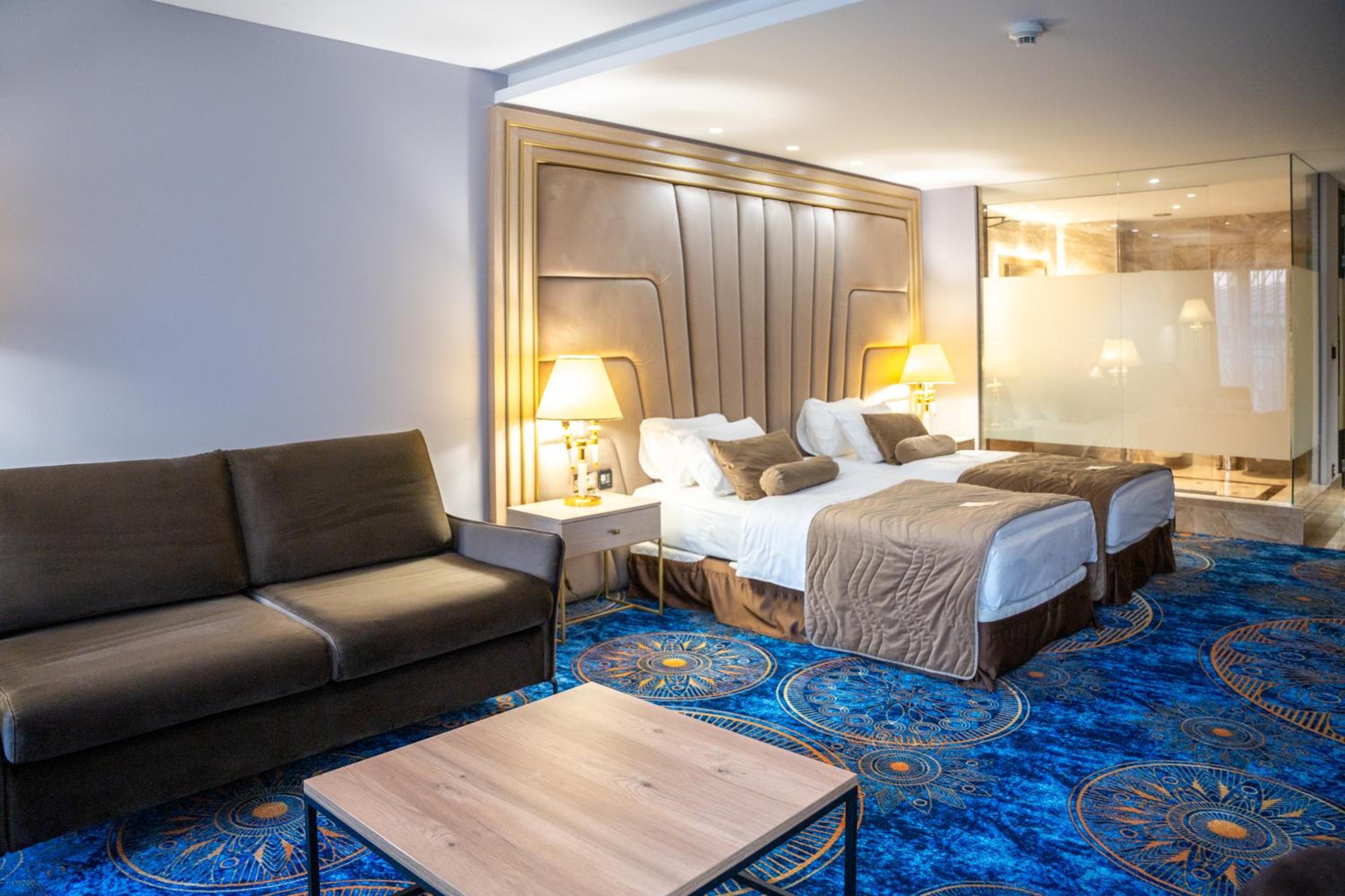 Twin Room with Extra Bed photo 1