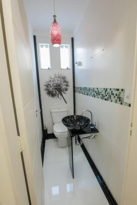 Seven-Bedroom House photo 3